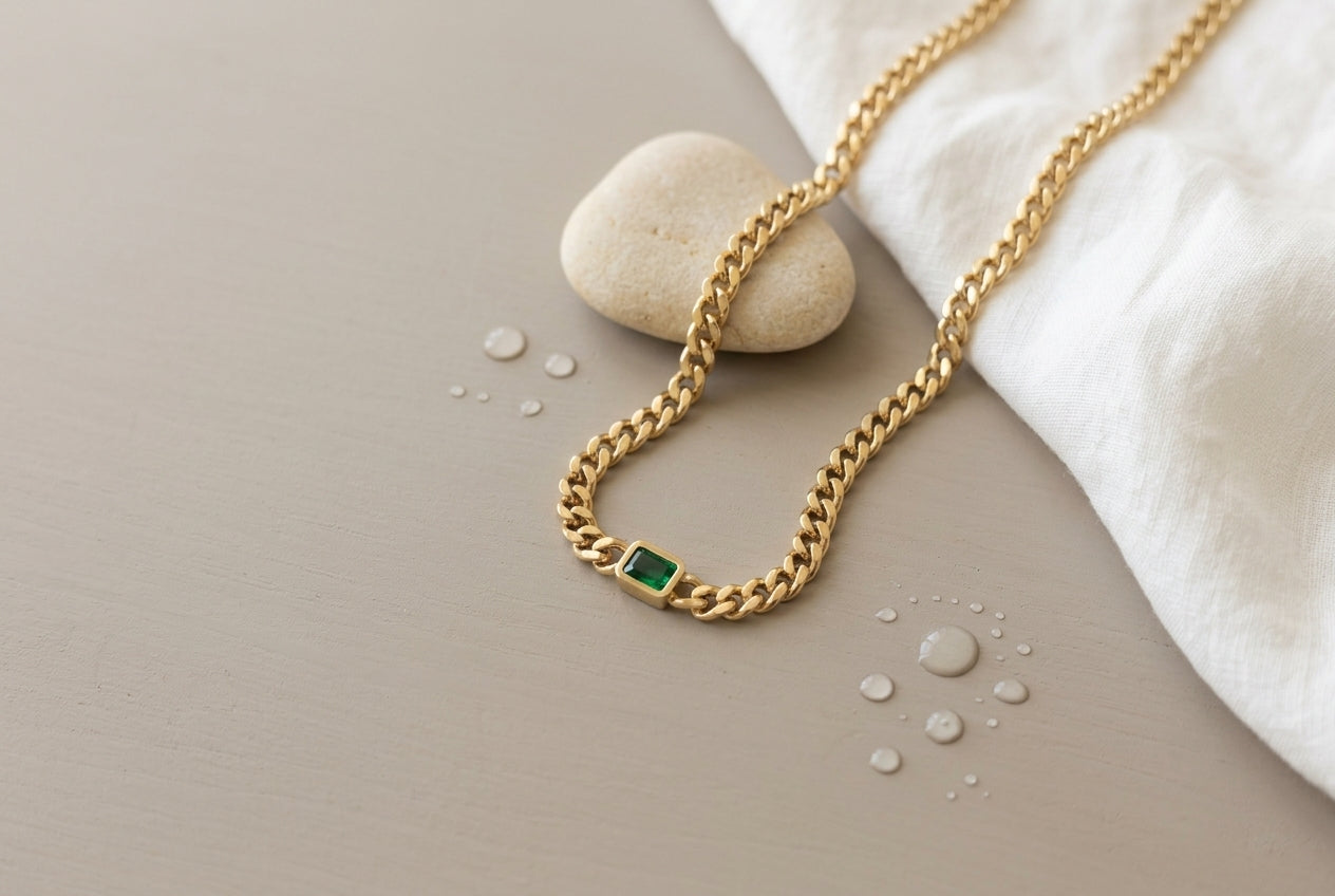 Dainty Jewelry: A Minimalist Style Guide