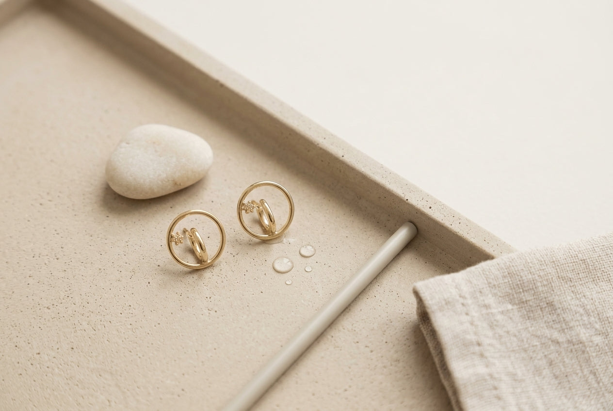 Huggie Earrings: A Buyer's Guide to Size, Finish & Fit