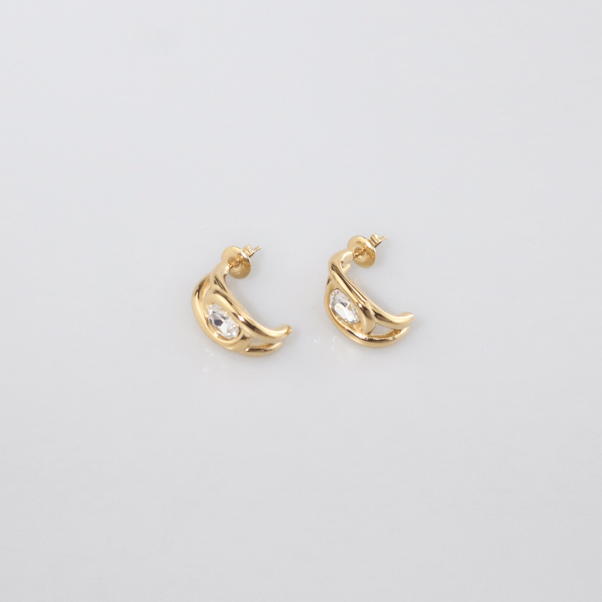 Aura CZ Huggie-Earrings