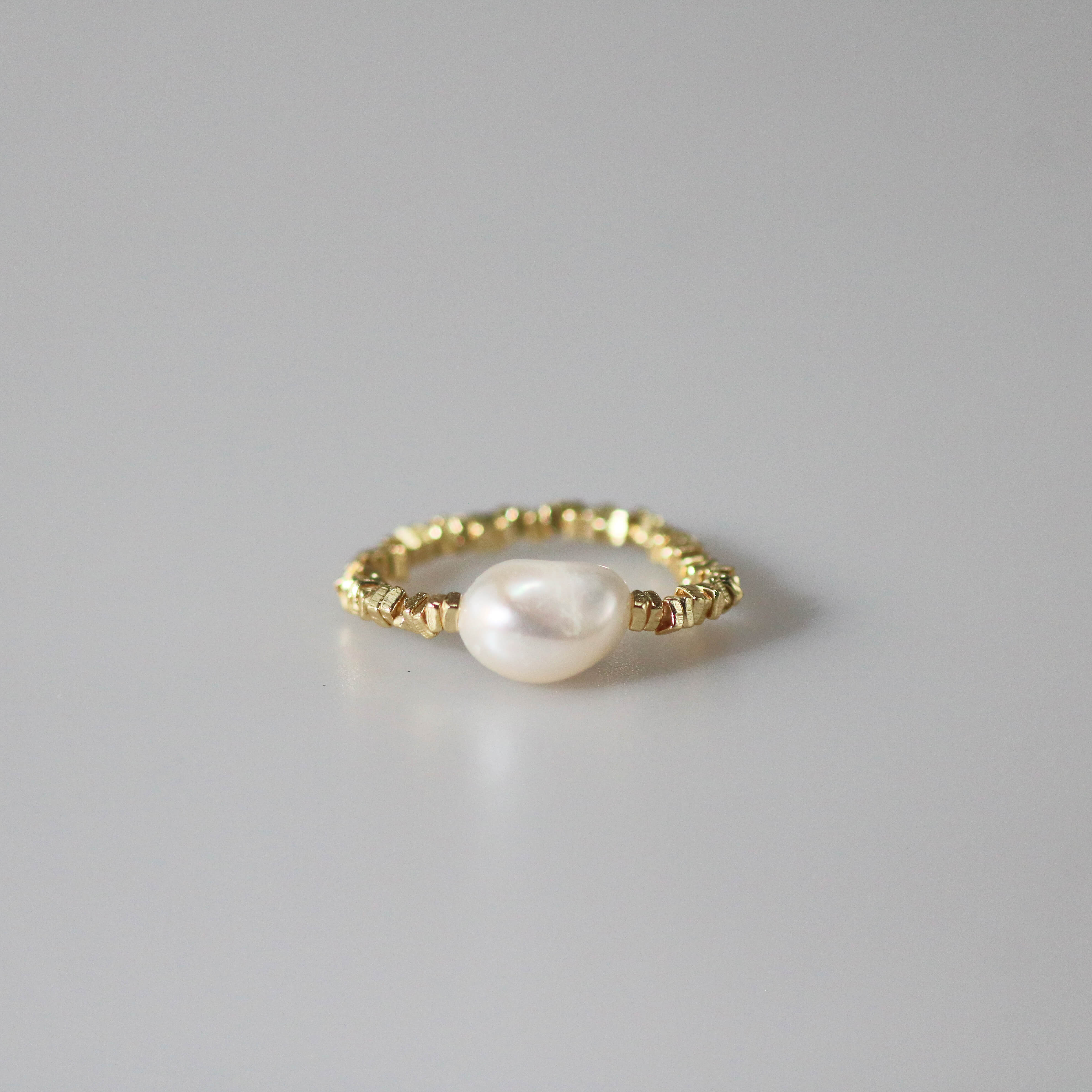 Meideya Jewelry Pearl and Gold beads stretchy ring