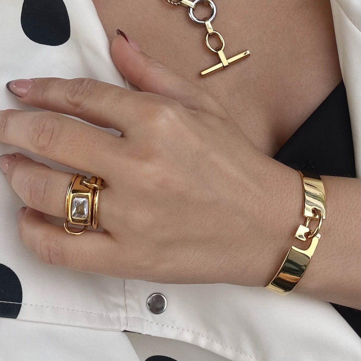 CleoInterlockingBangle