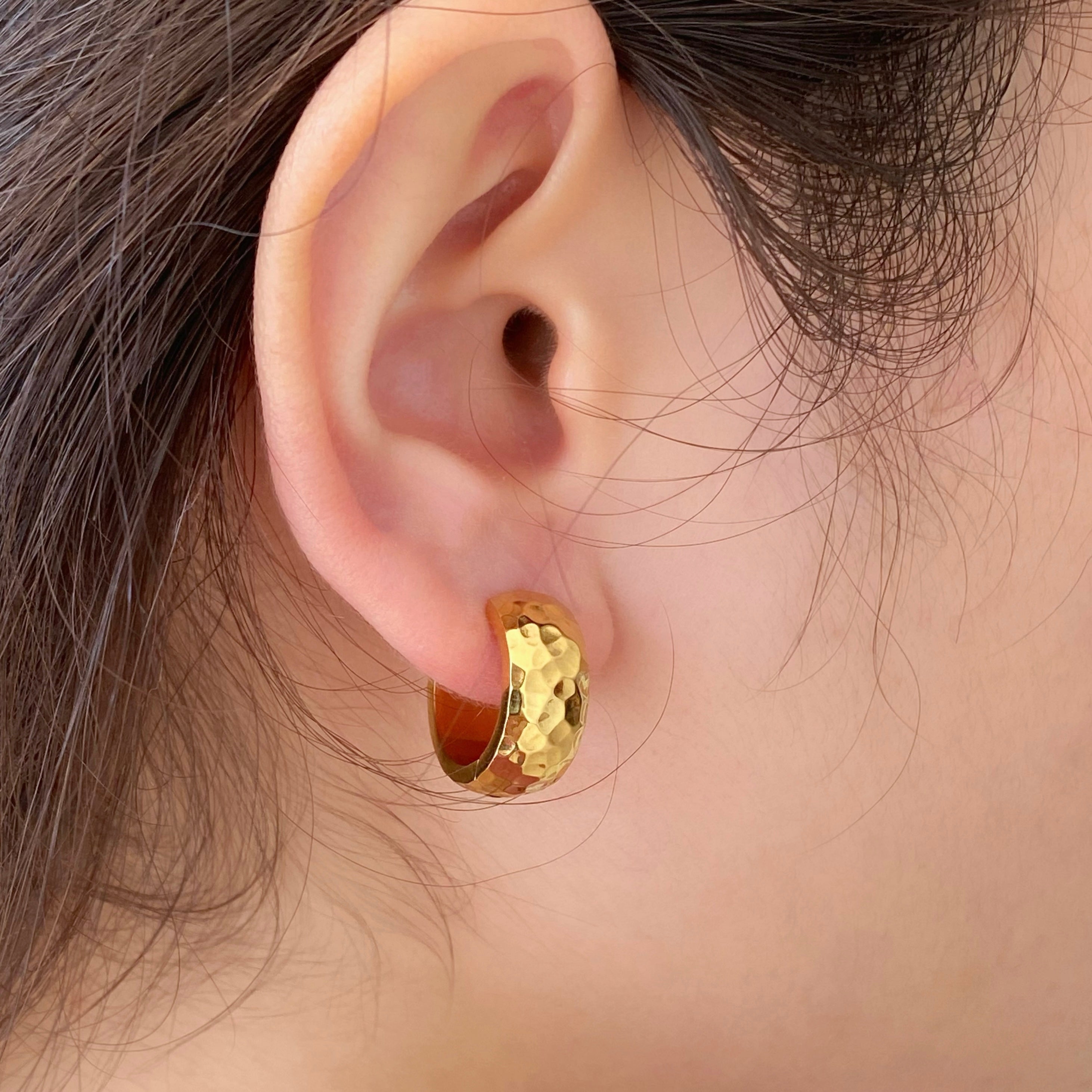 Meideya Jewelry Hammered Texture Small Hoops Gold plated