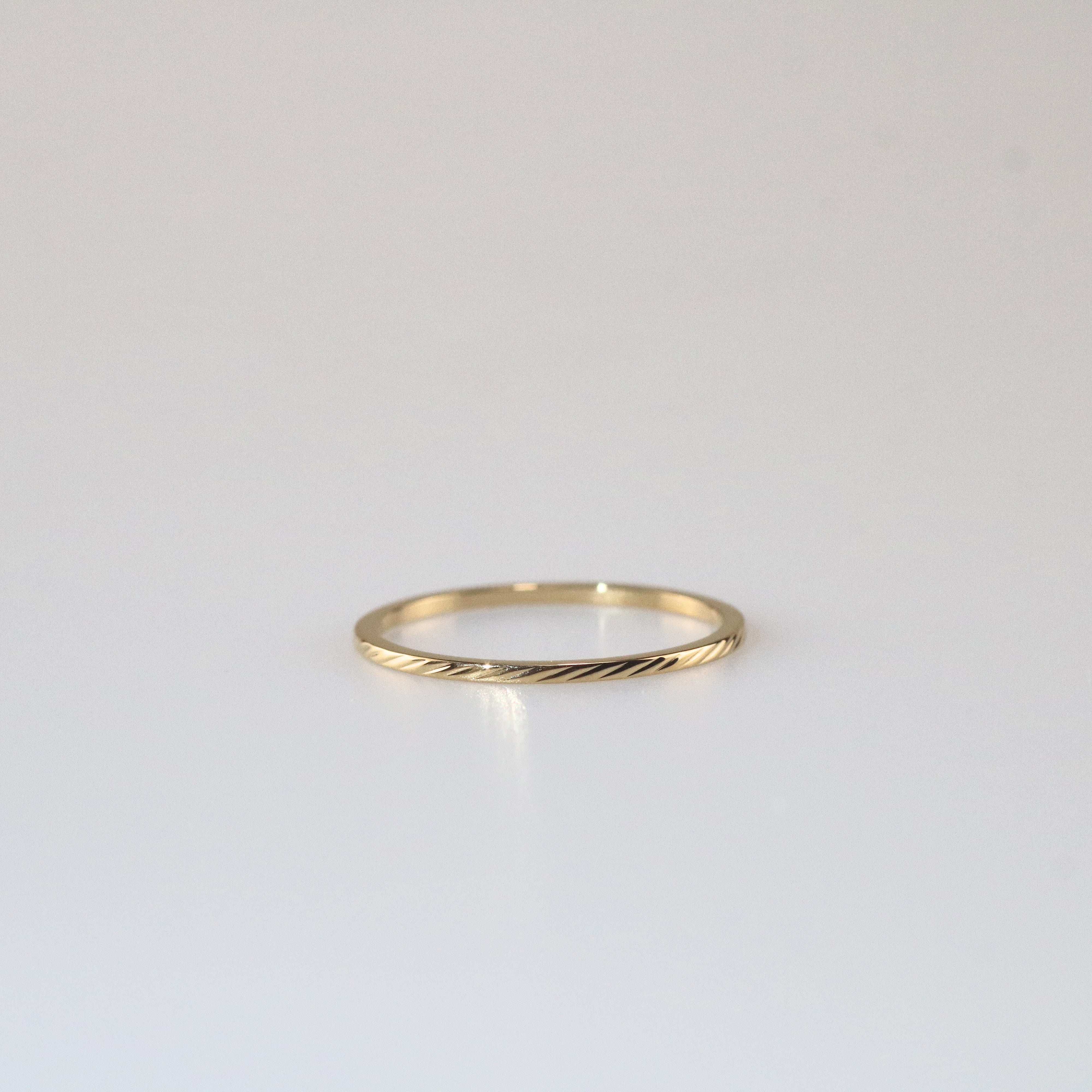 Meideya Jewelry Herringbone Slim Band Ring