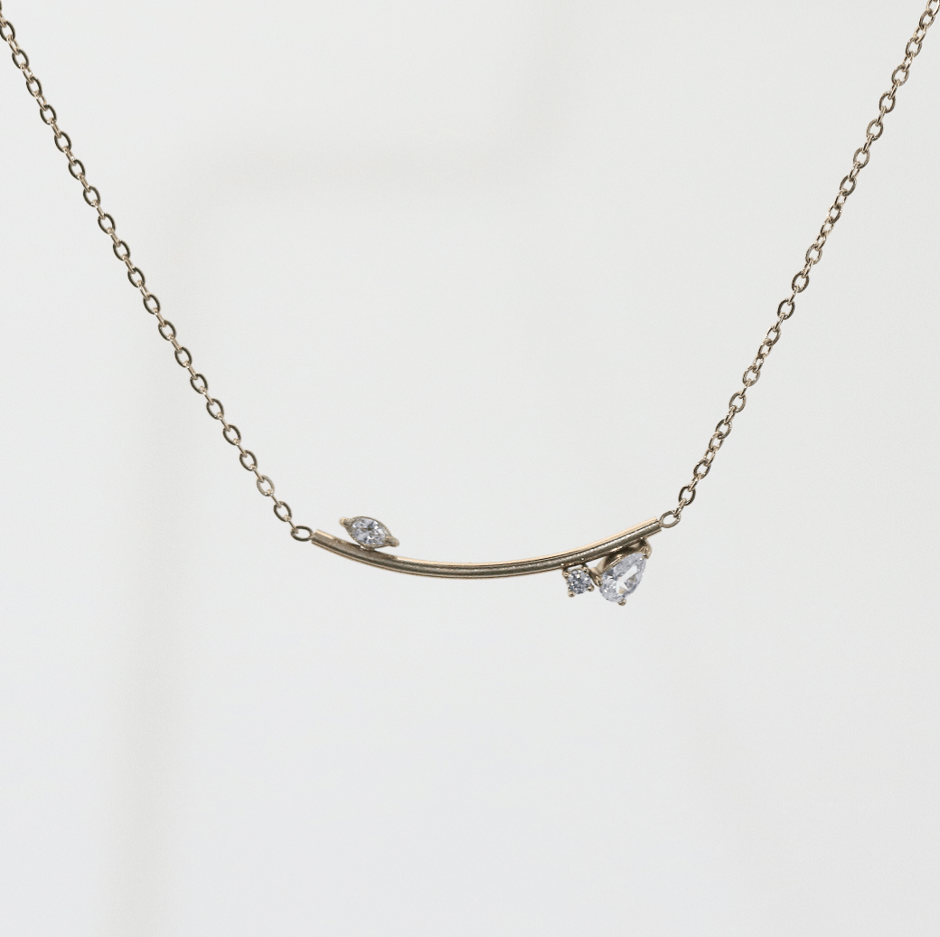 Lyra Curved Bar Necklace