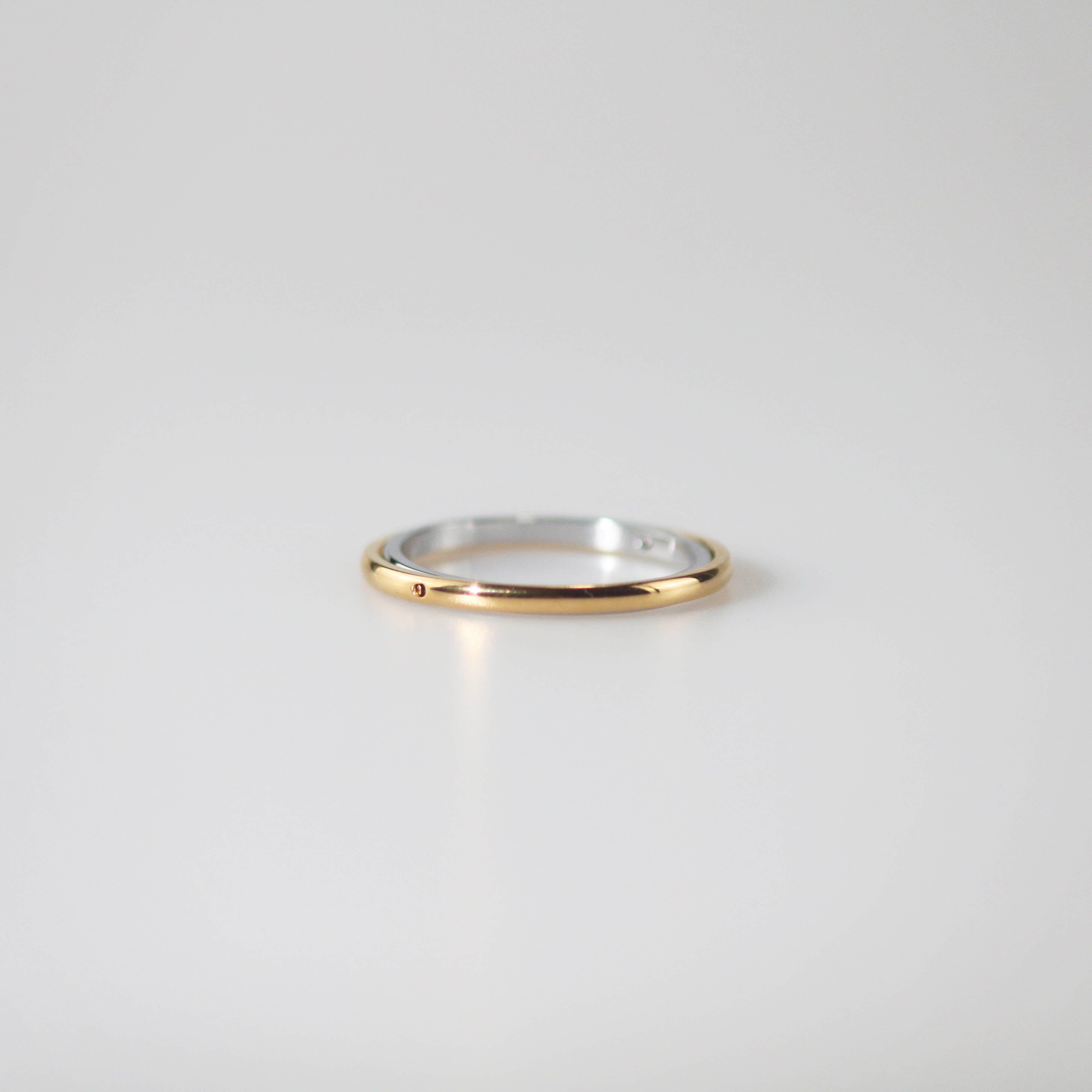 Meideya Jewelry Mixed Metal Rotated Thin Band Ring