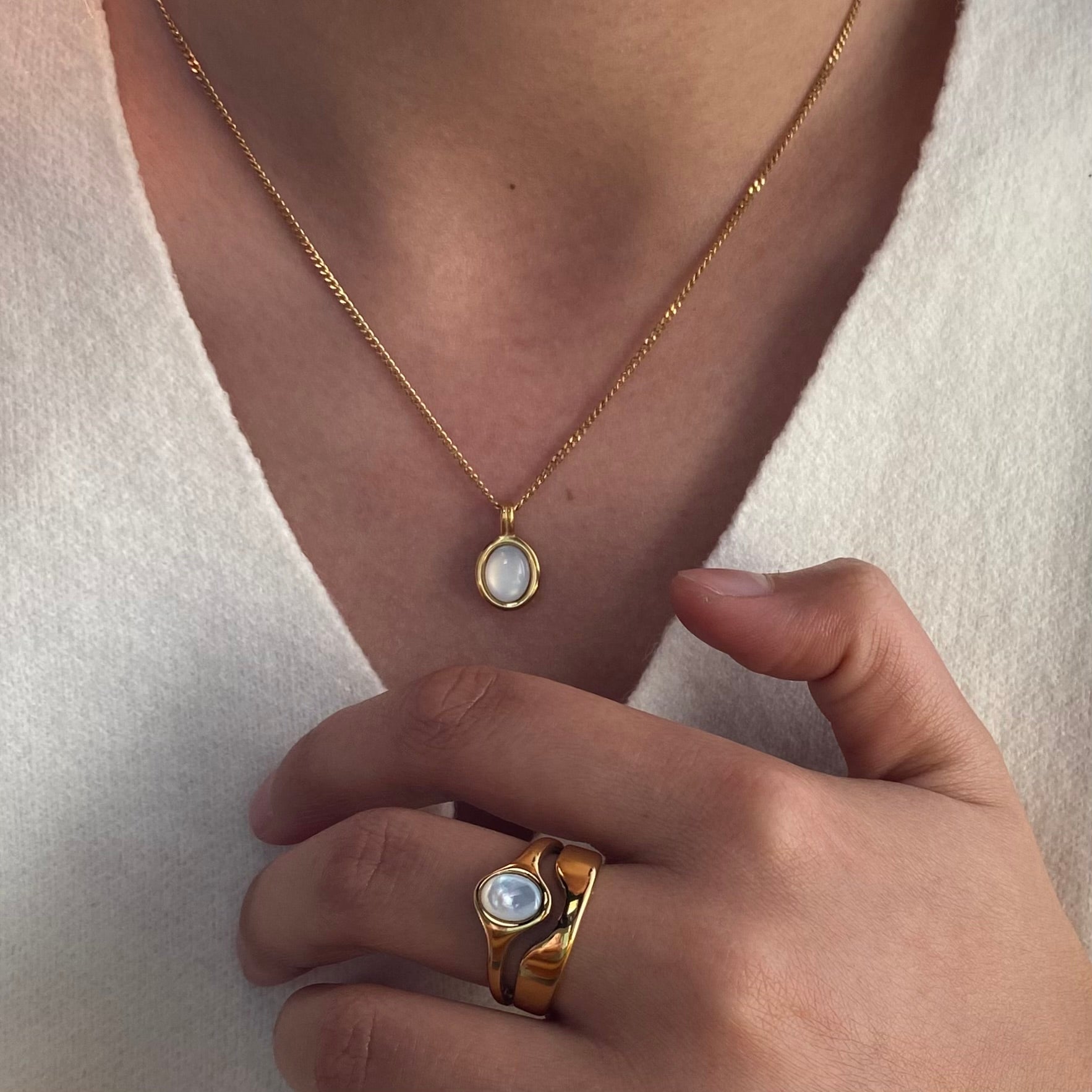 Oval Moonstone Necklace