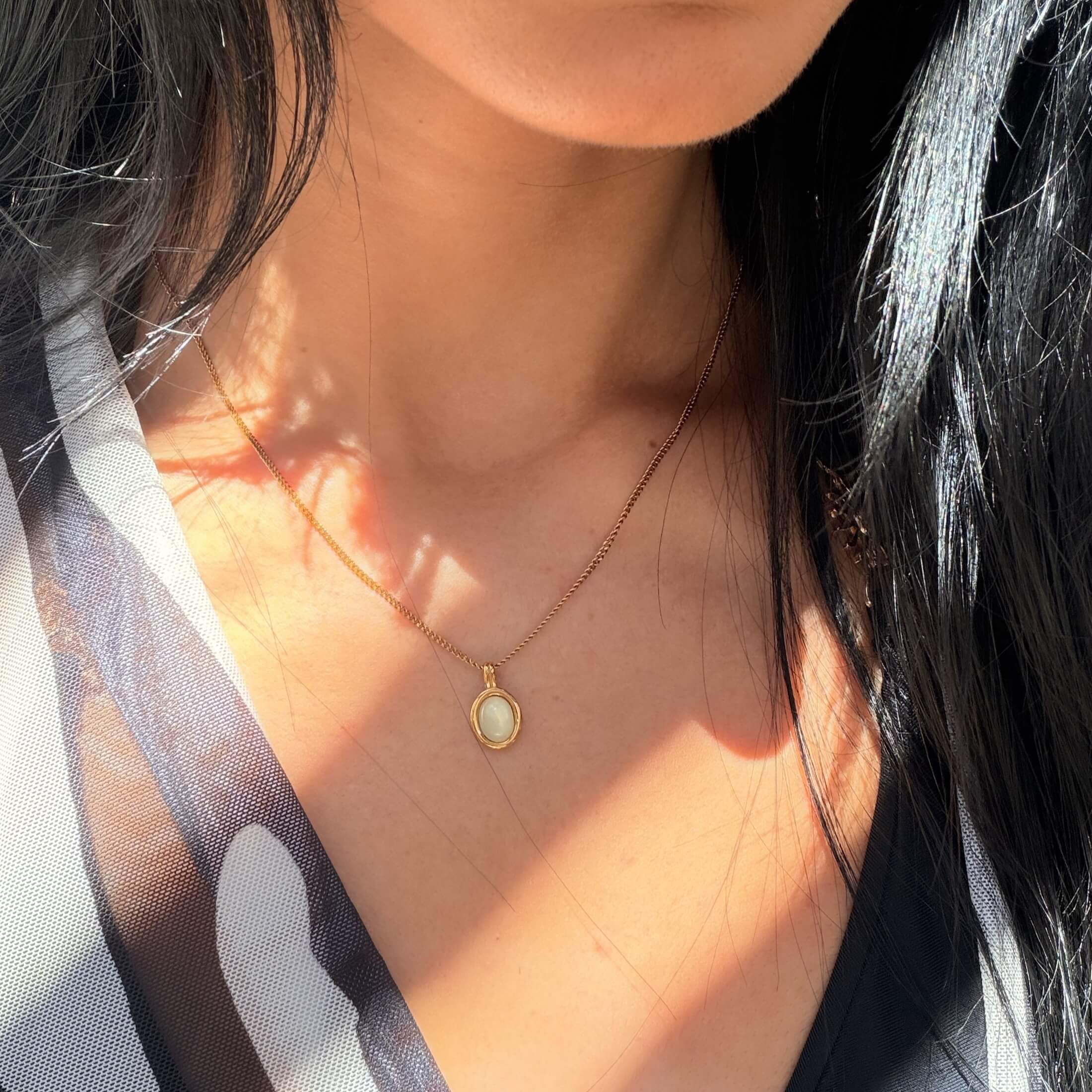 Oval_Moonstone_Necklace