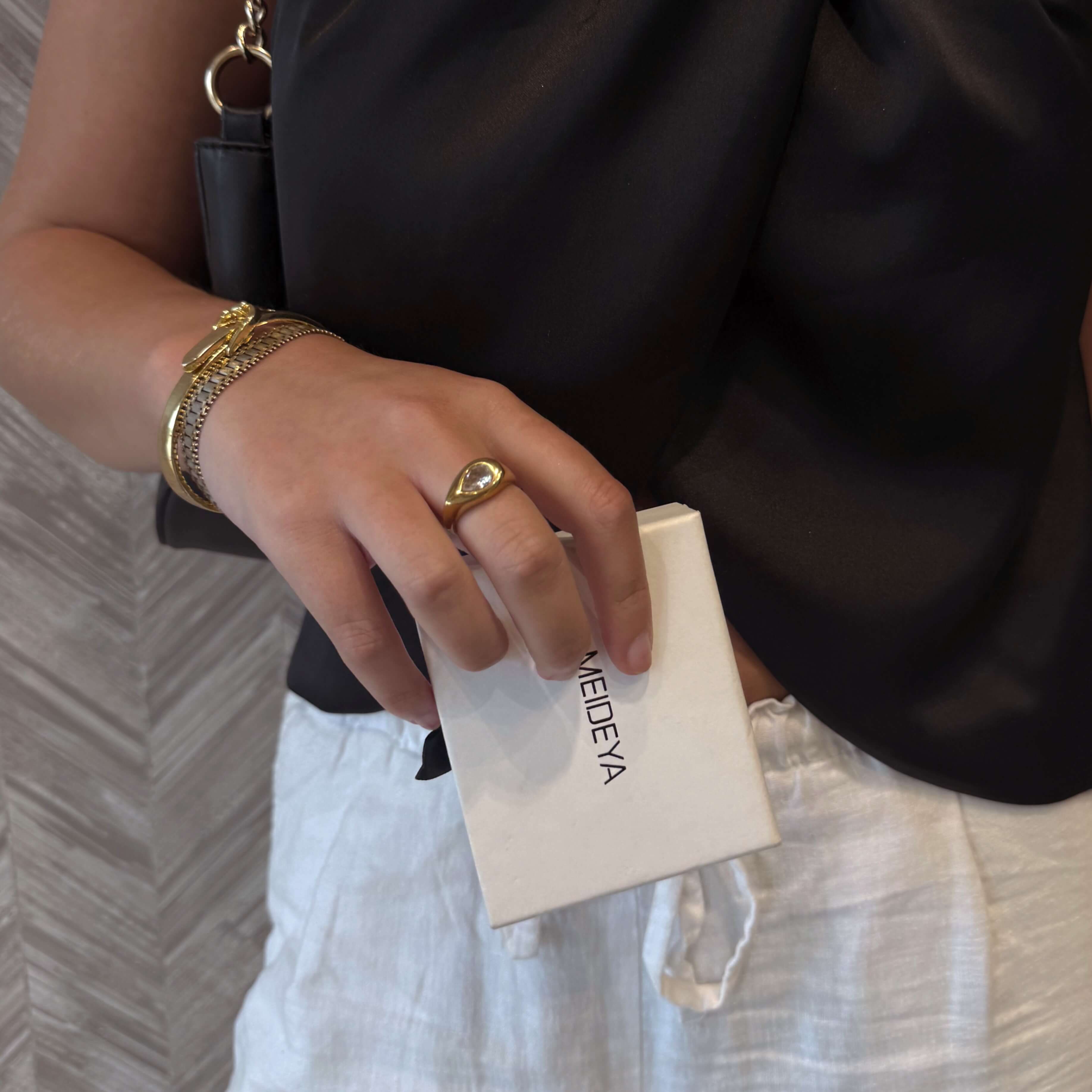 Pear_Cut_Signet_Ring