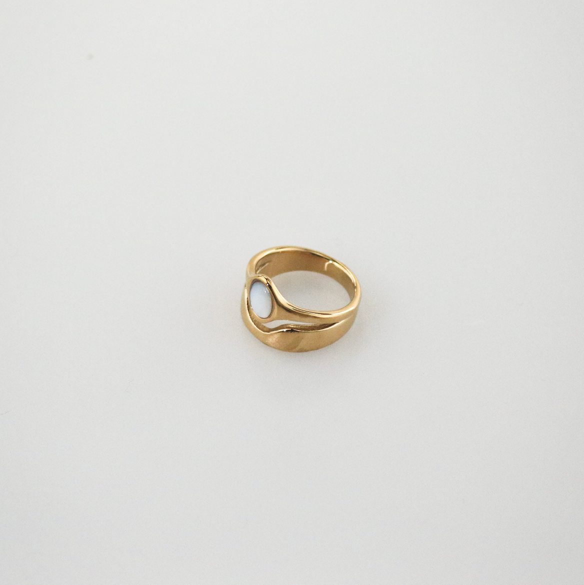 Hugo Ring - White Mother of Pearl