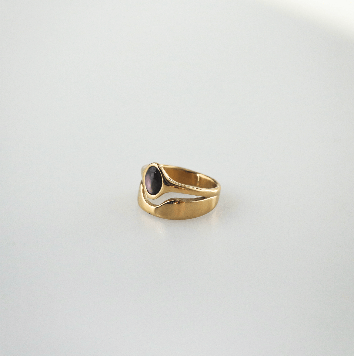 Hugo Ring - Black Mother of Pearl