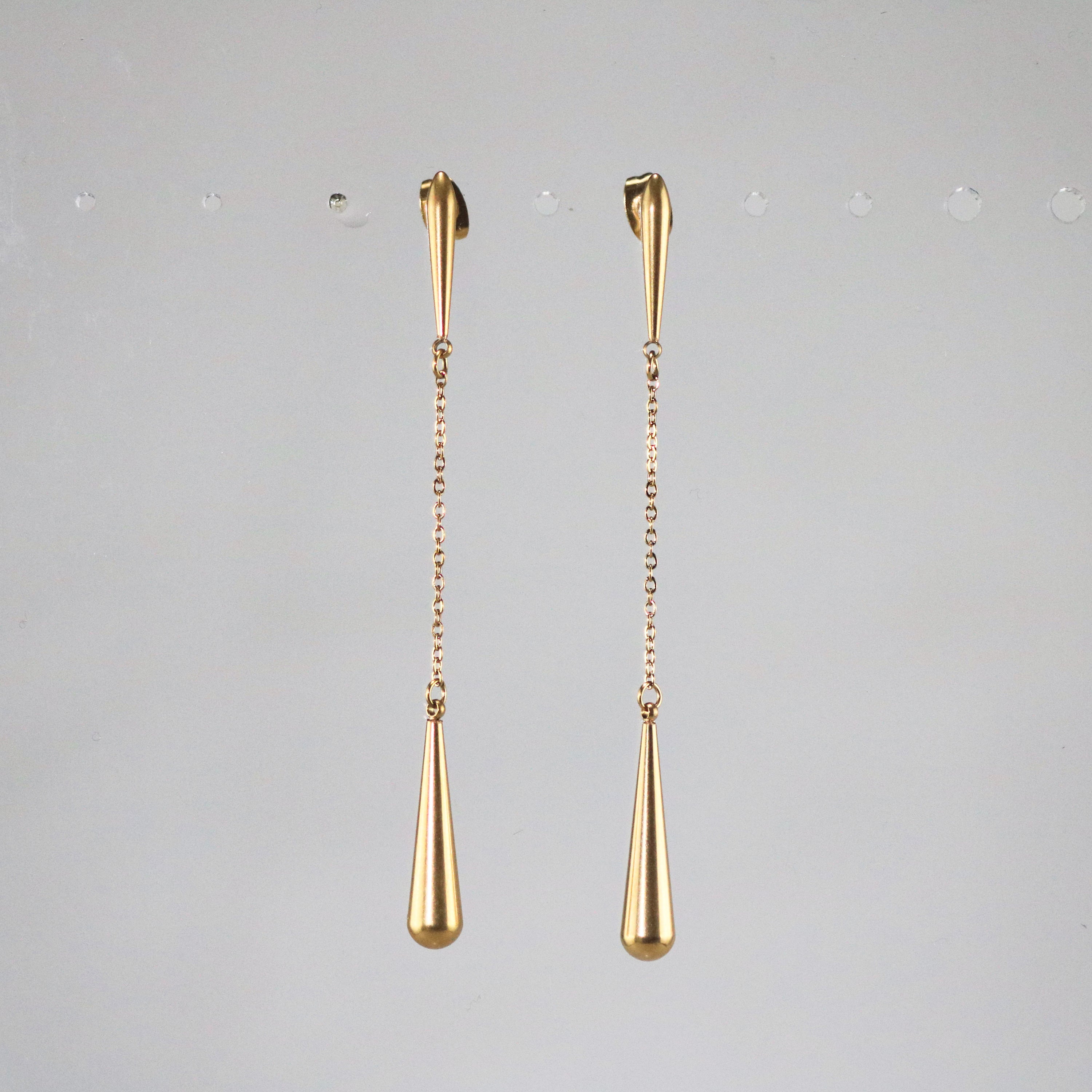 Tropfenförmige baumelnde Kettenohrringe