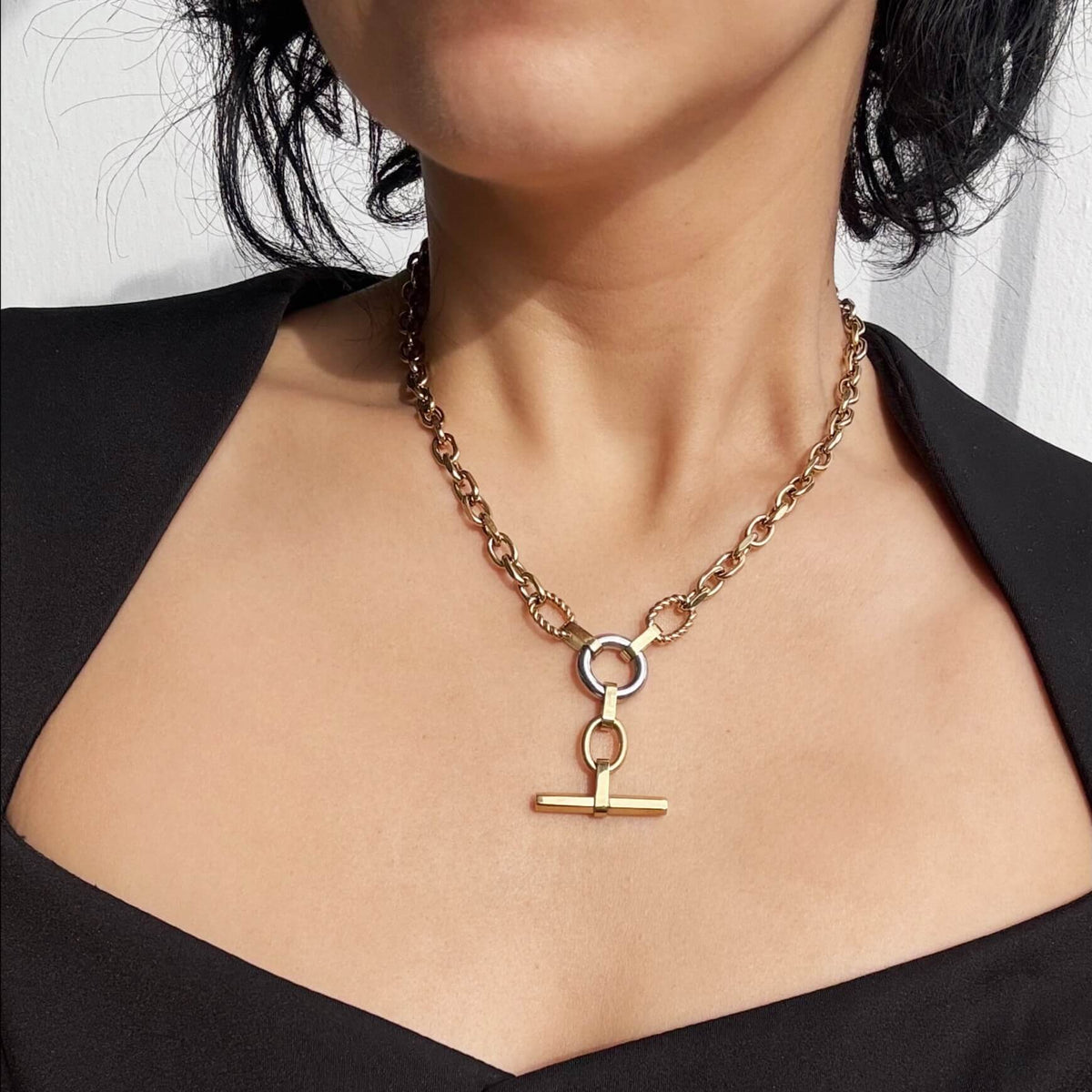 Two_Tone_Toggle_Necklace