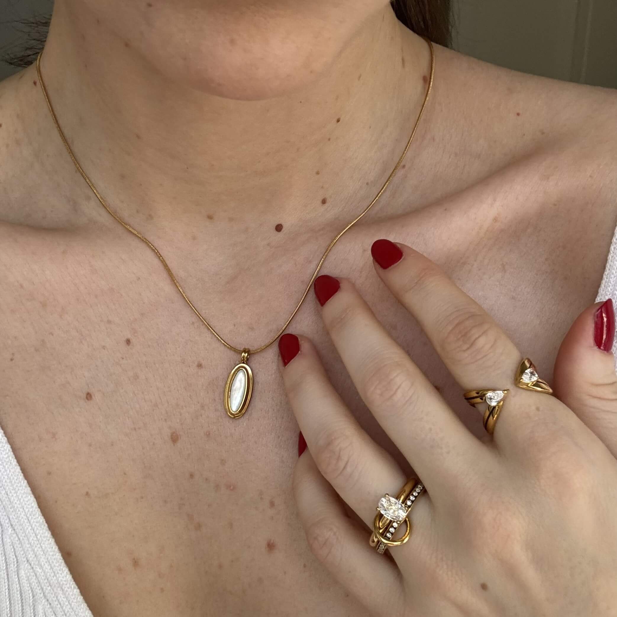 Vintage Mother of Pearl Necklace