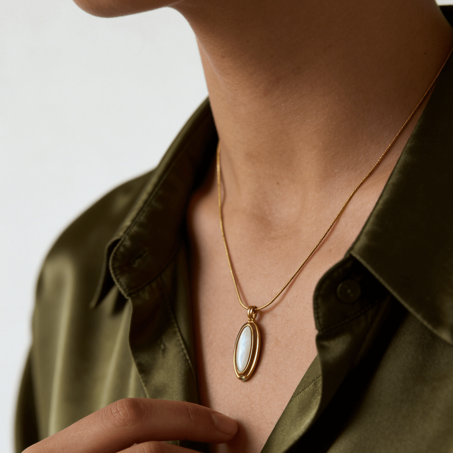 Vintage Mother of Pearl Necklace