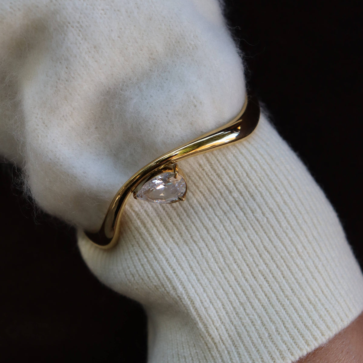 Wavy_Pear_Cuff