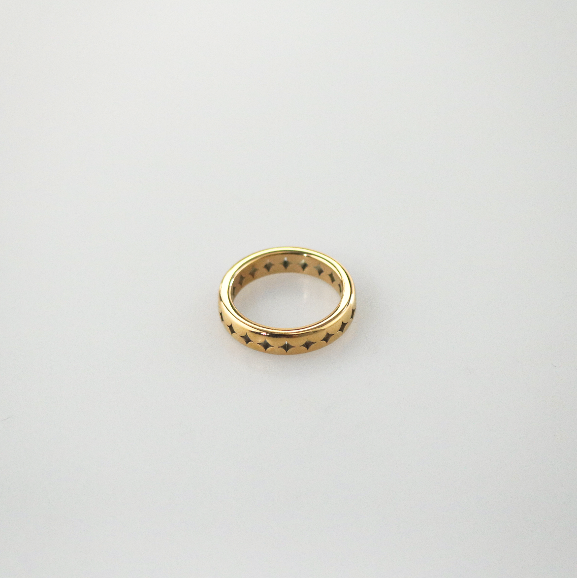 cut-out star band ring