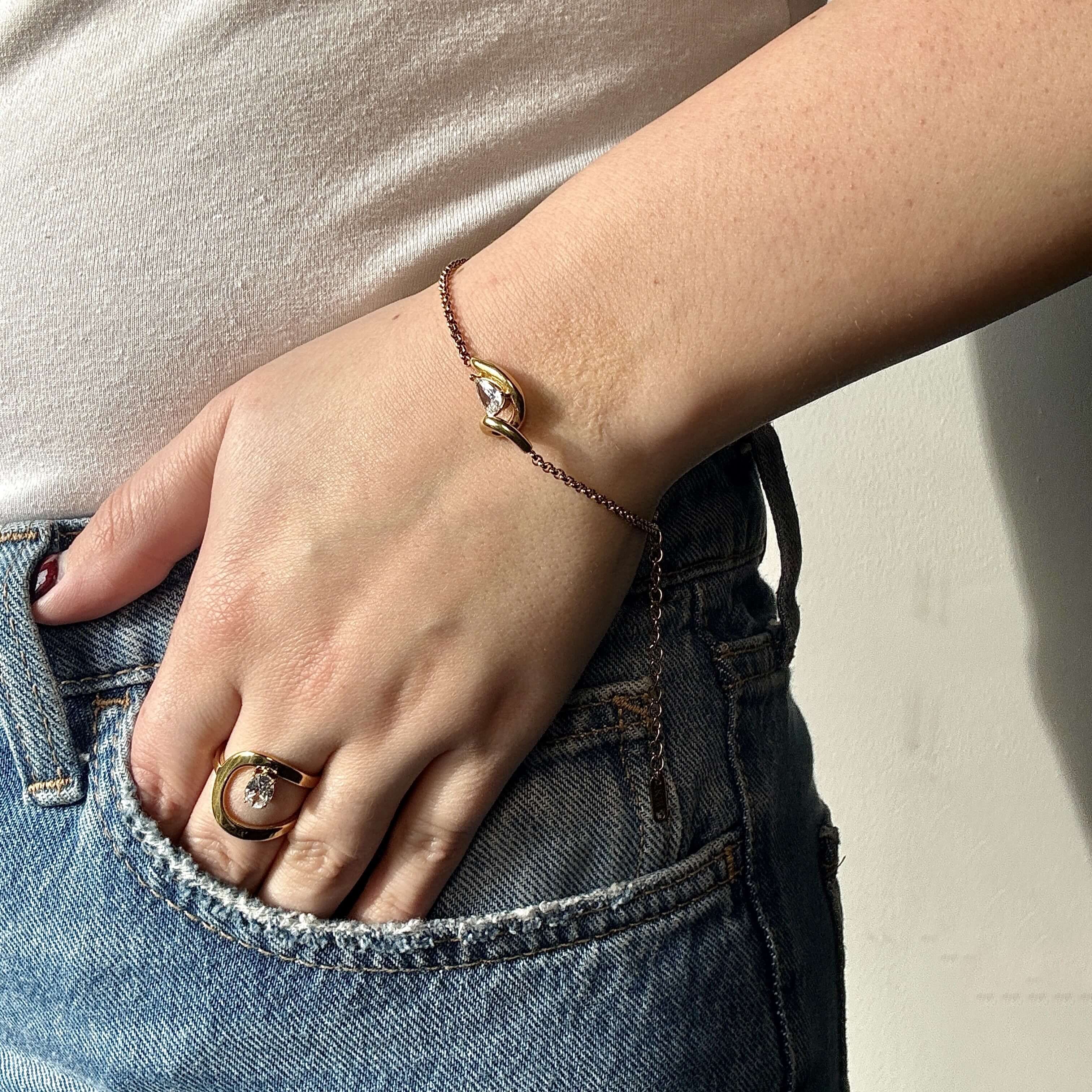 Teardrop Curve Bracelet