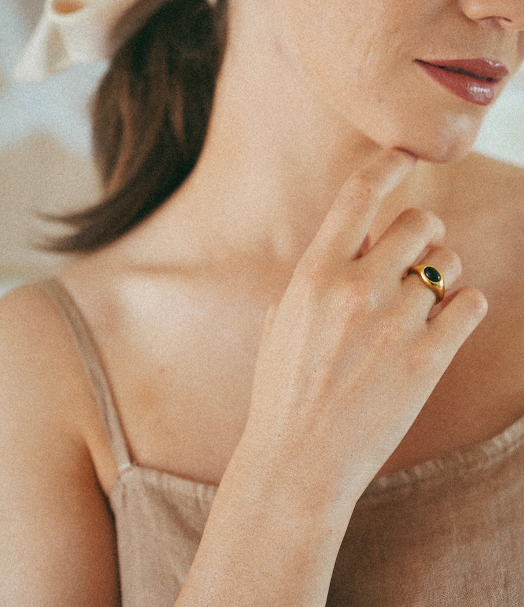 Oval Onyx Ring | Meideya Jewelry