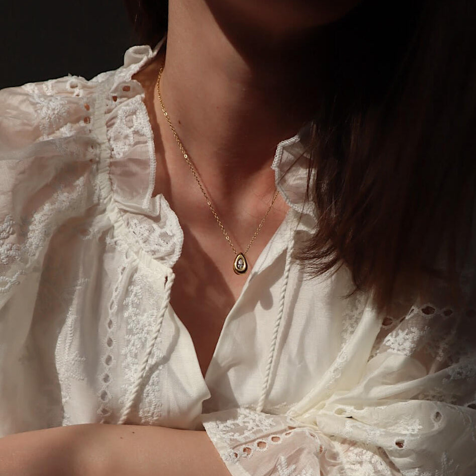 pear bezel pendant necklace