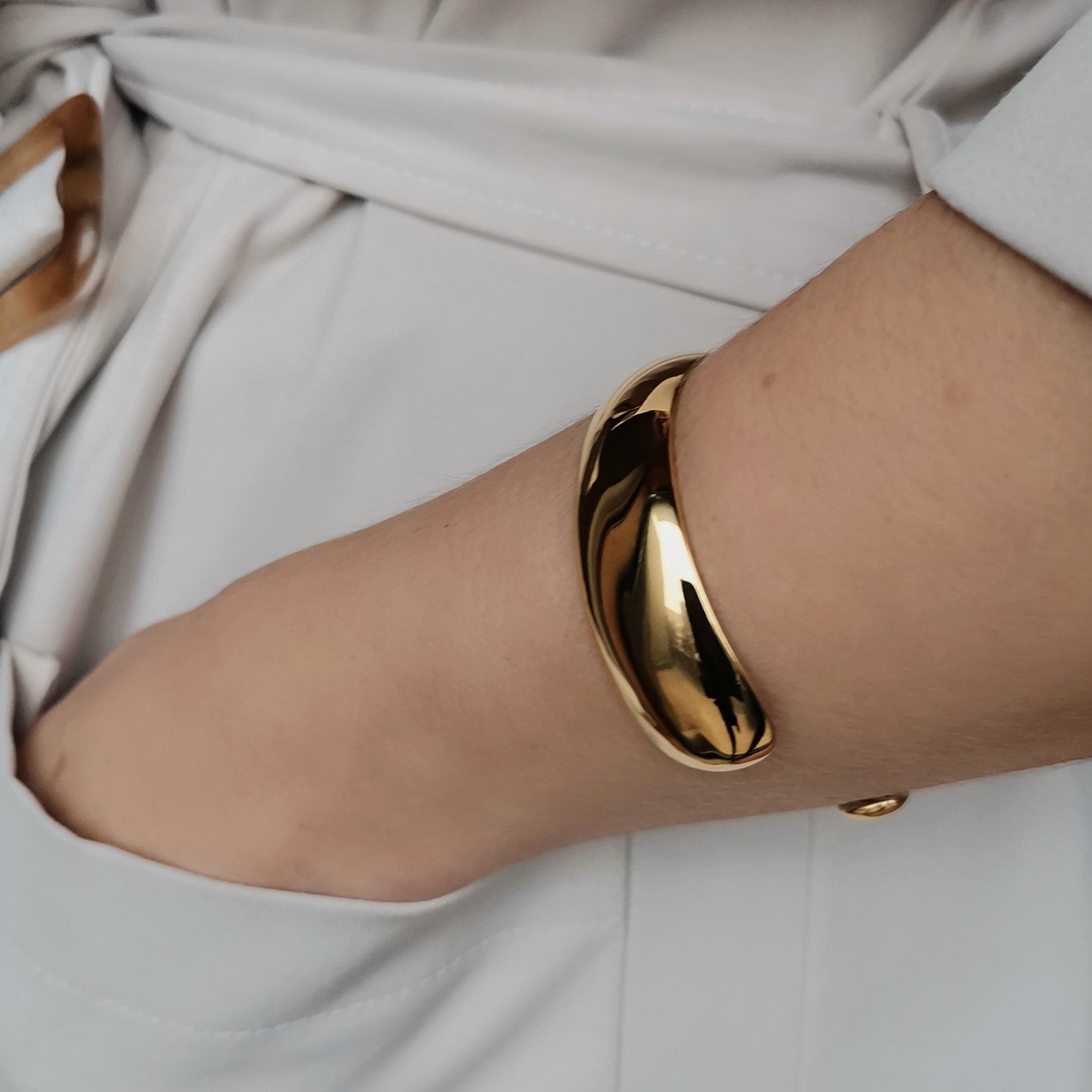 Molten Flow Cuff