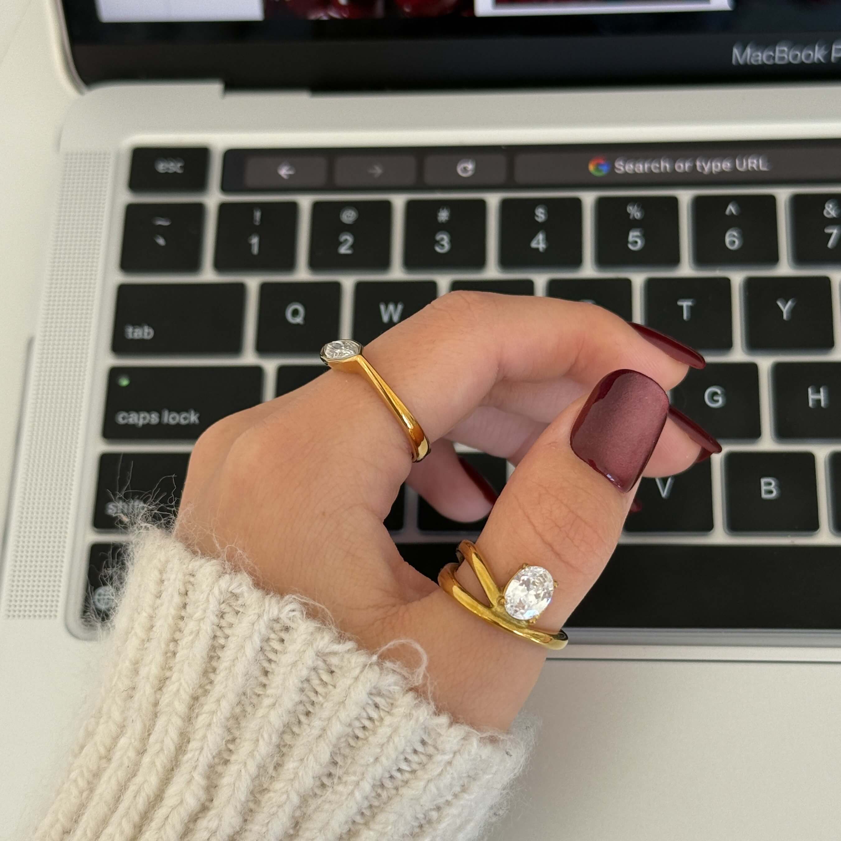 Solitaire Unite Curve Ring