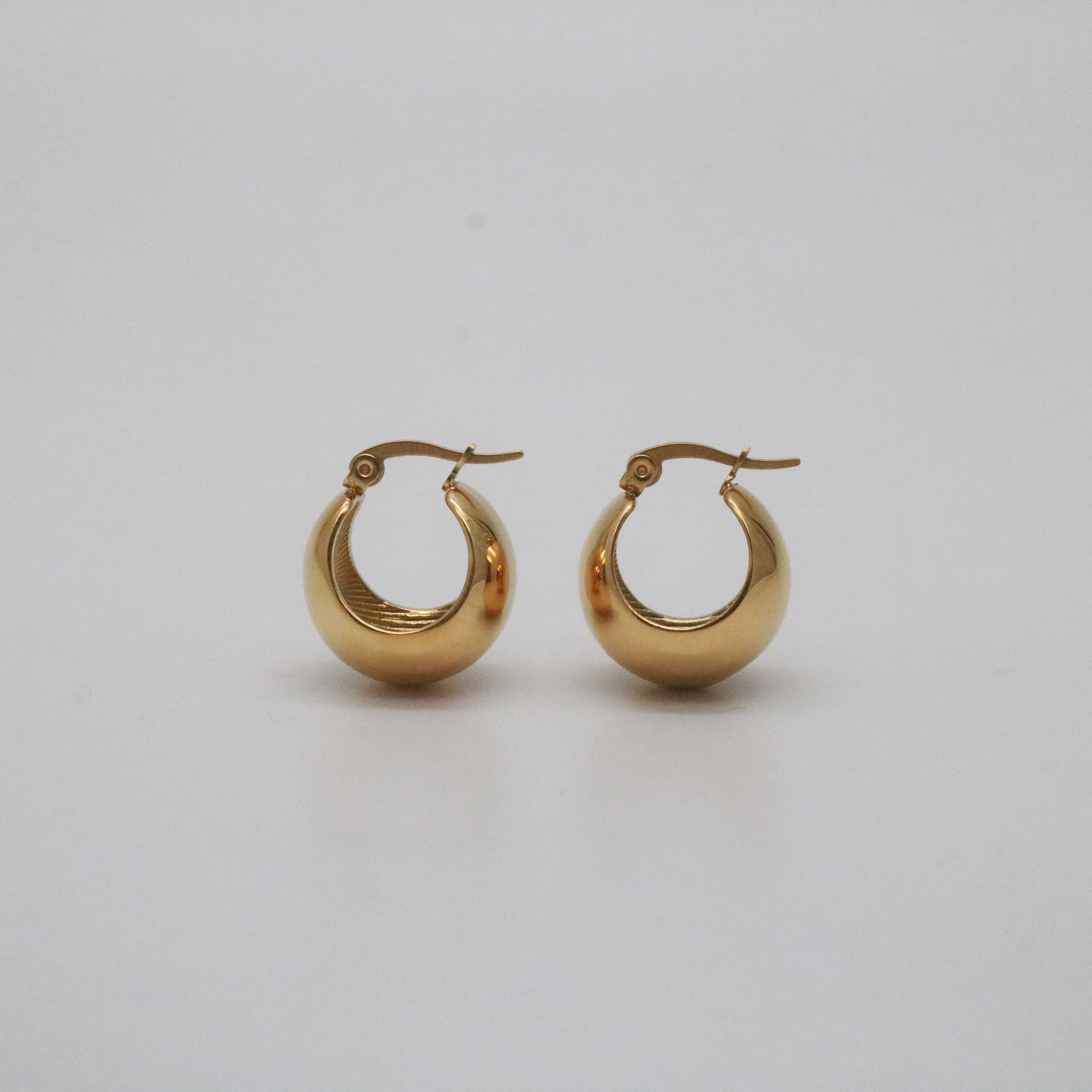 Althea Round earrings gold