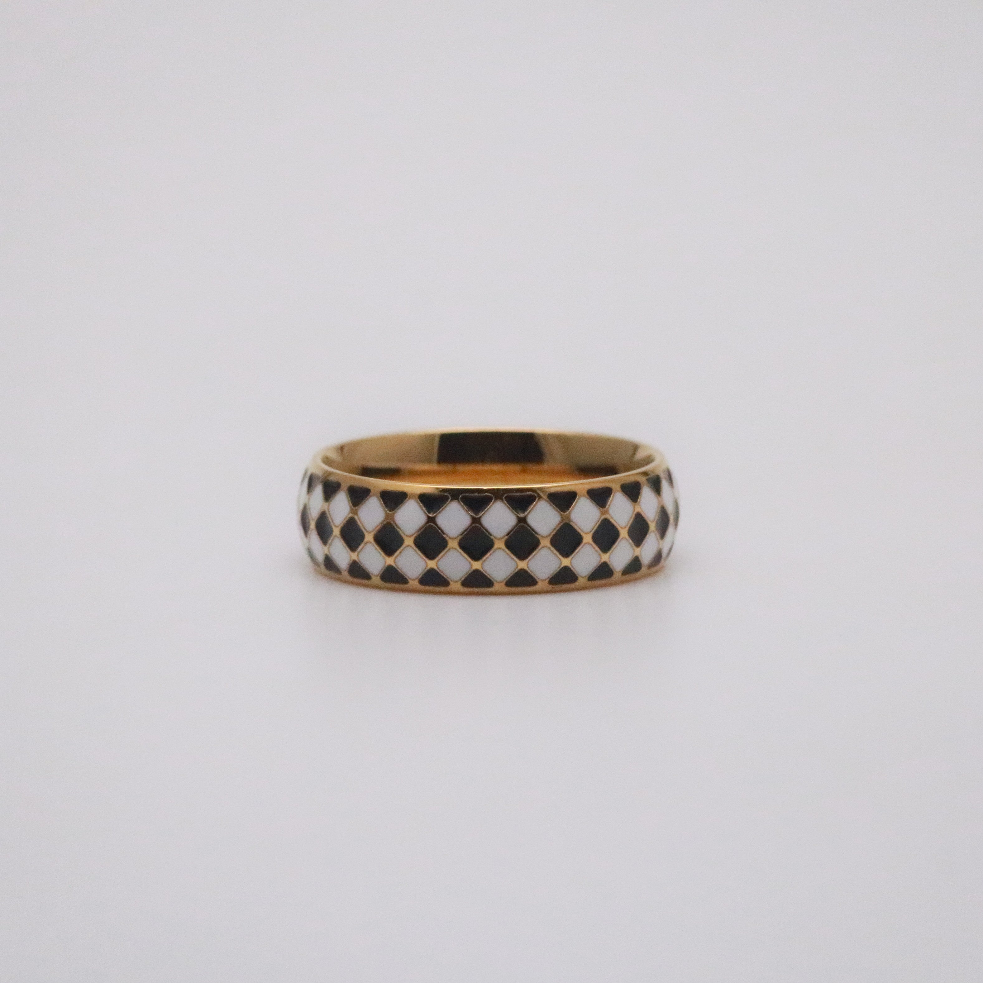 Checkered band ring