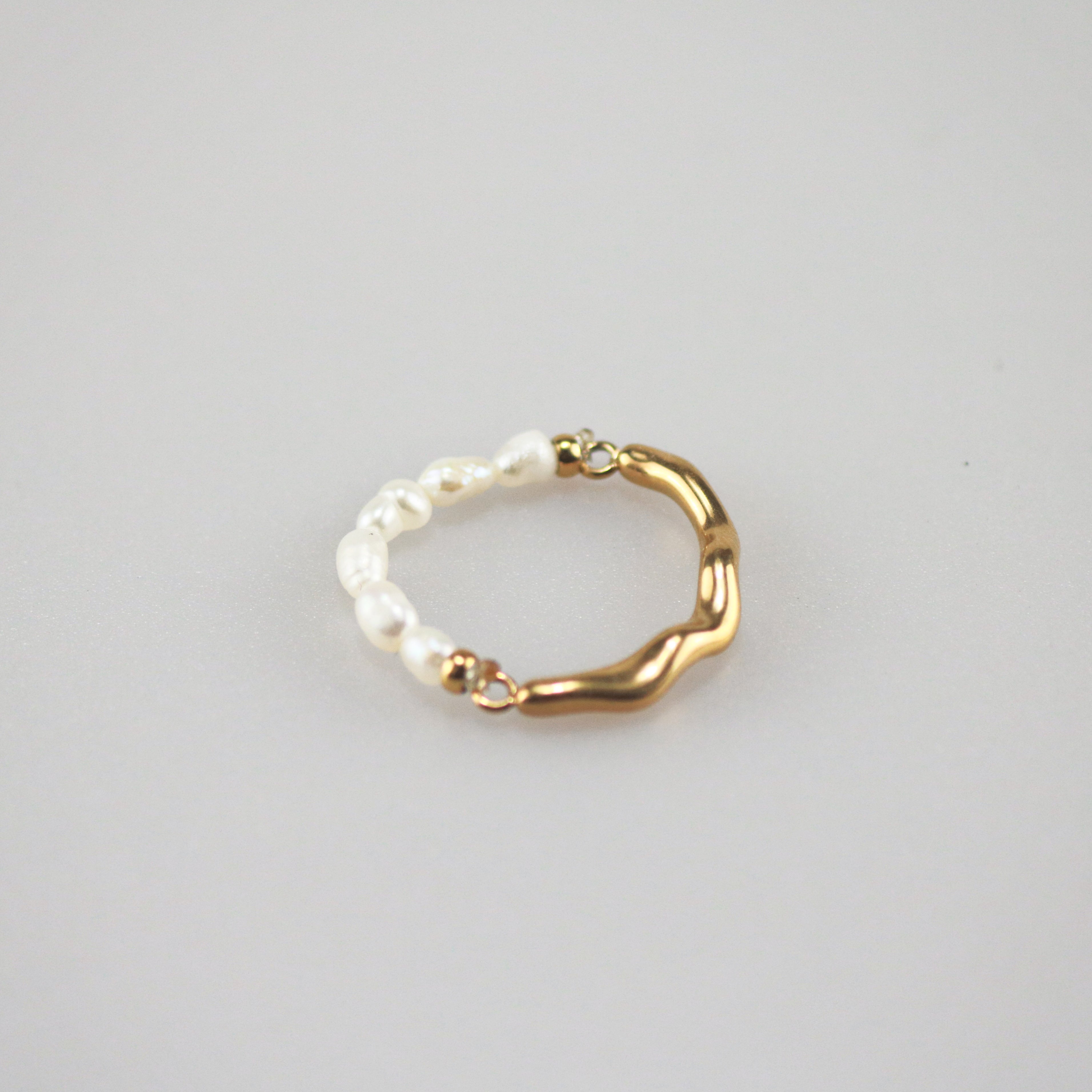 Meideya Jewelry Ring features half pearl and half gold design