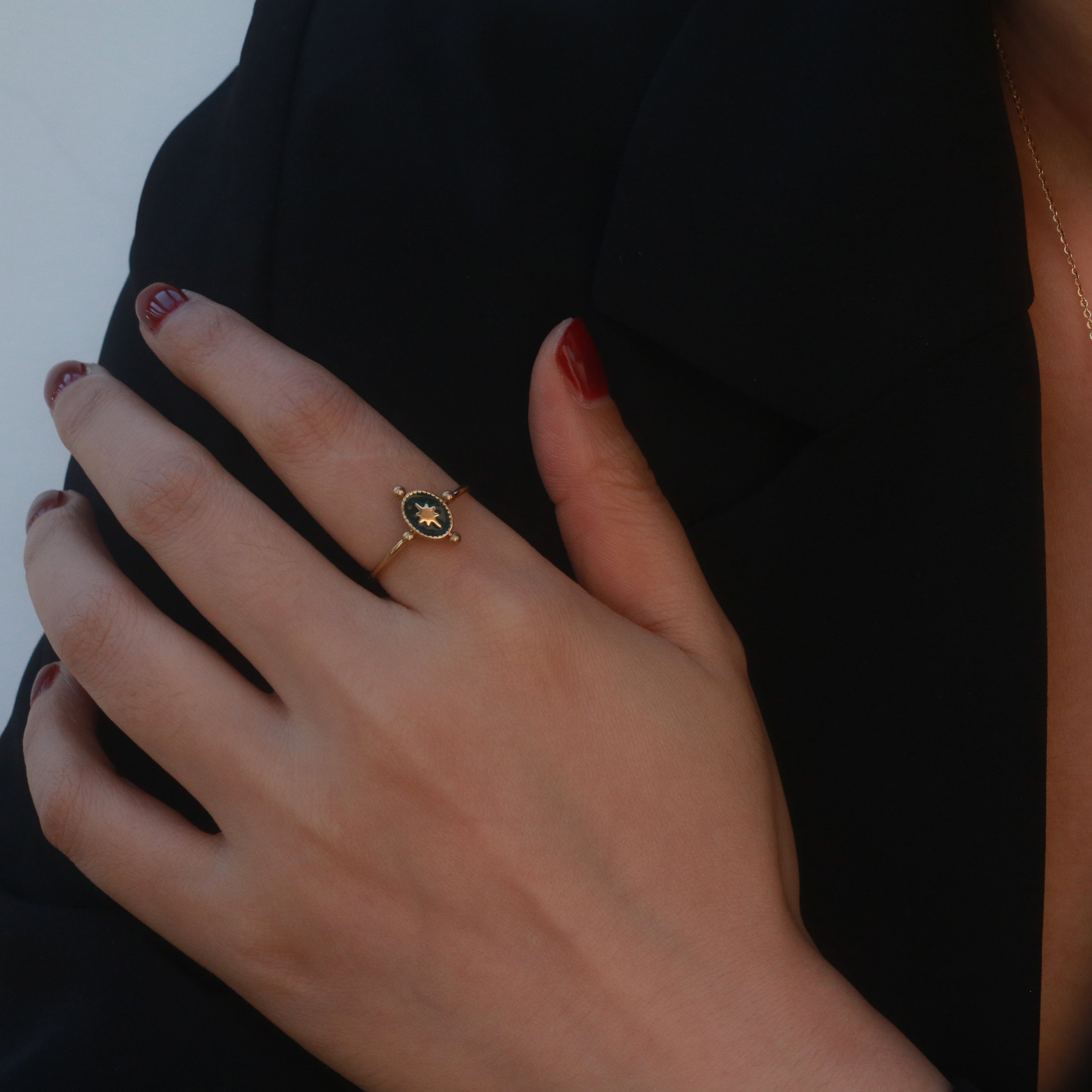 Polaris signet ring in yellow gold