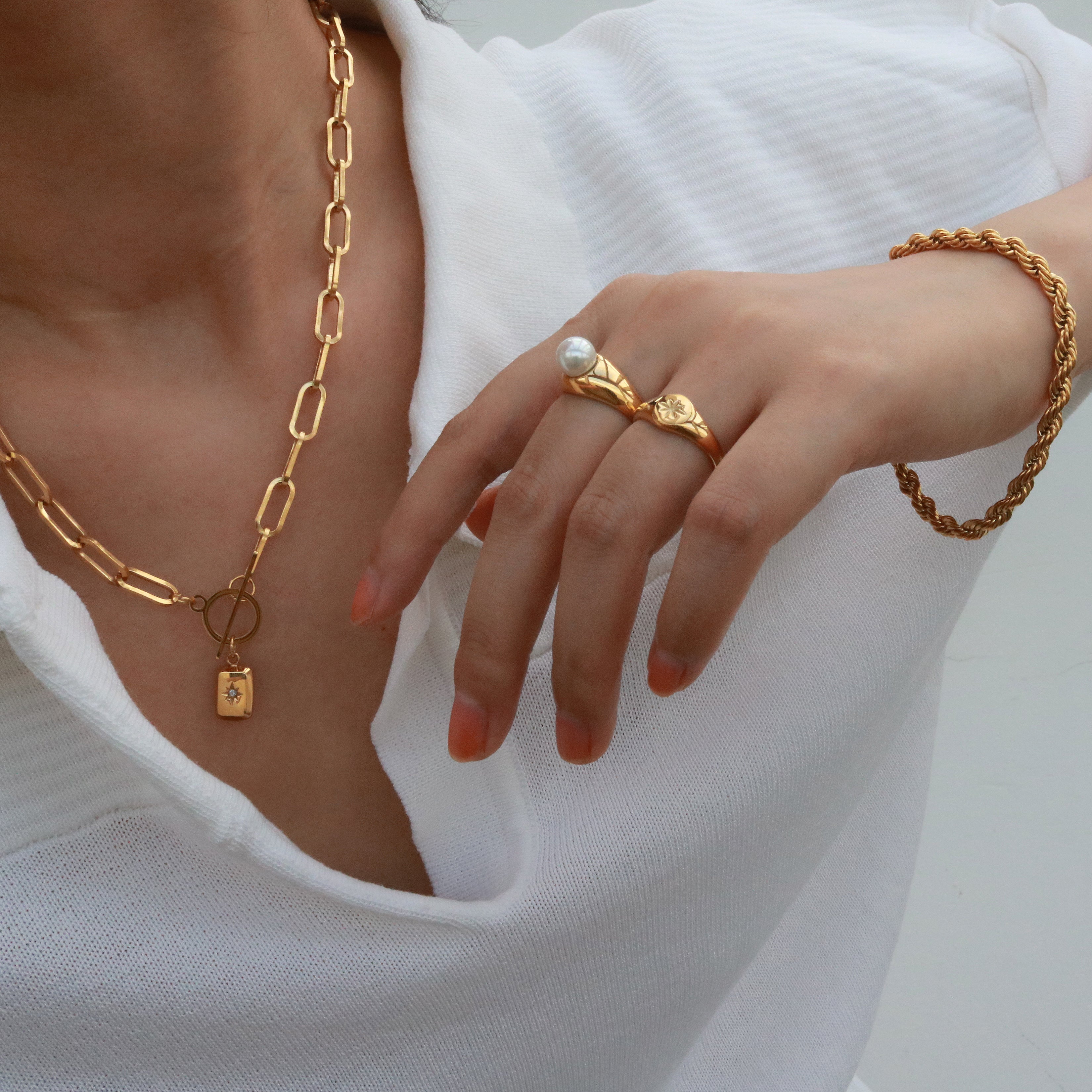 gold starburst toggle necklace