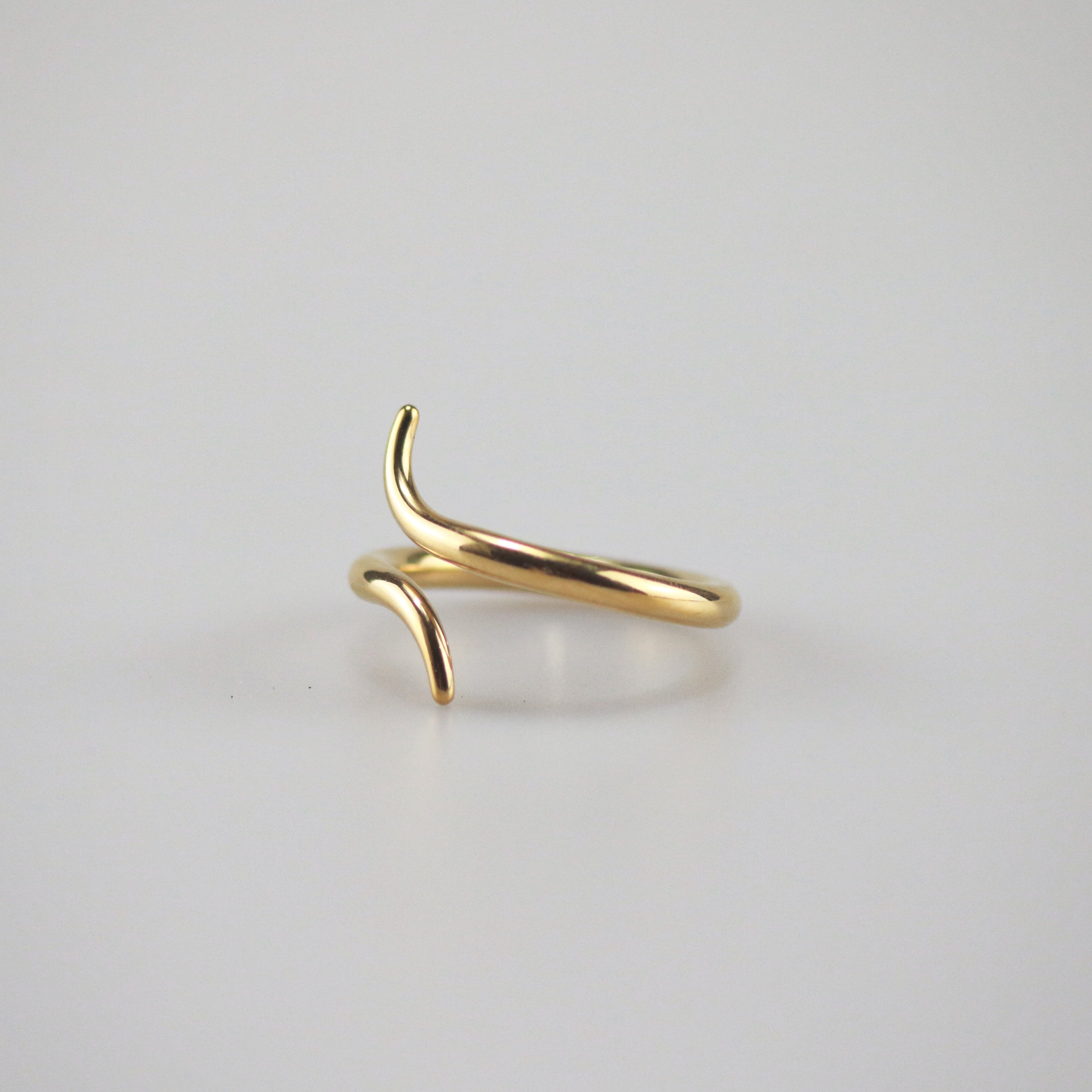 Meideya Jewelry Claw Ring in 18k gold plated stainless steel