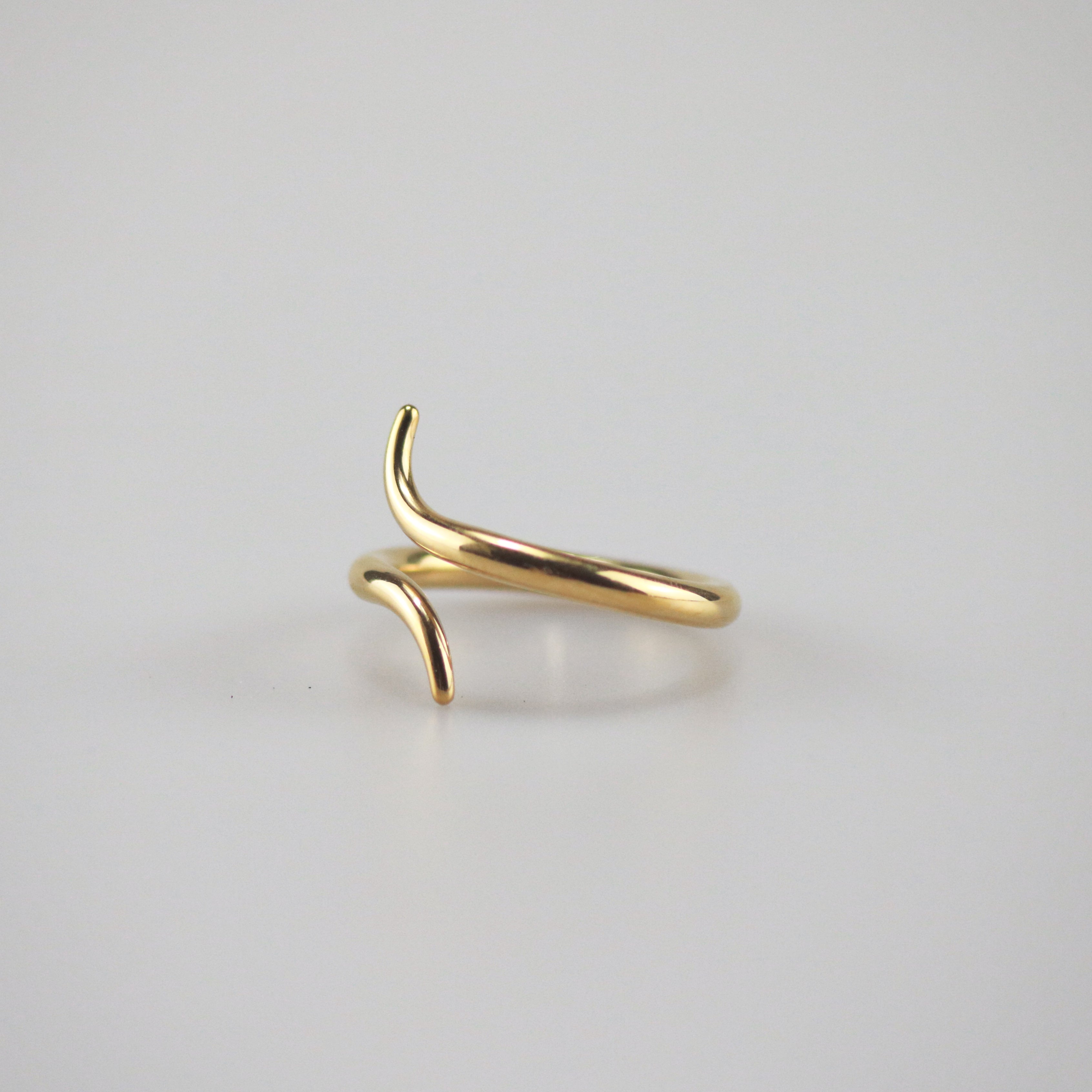 Meideya Jewelry Claw Ring in 18k gold plated stainless steel