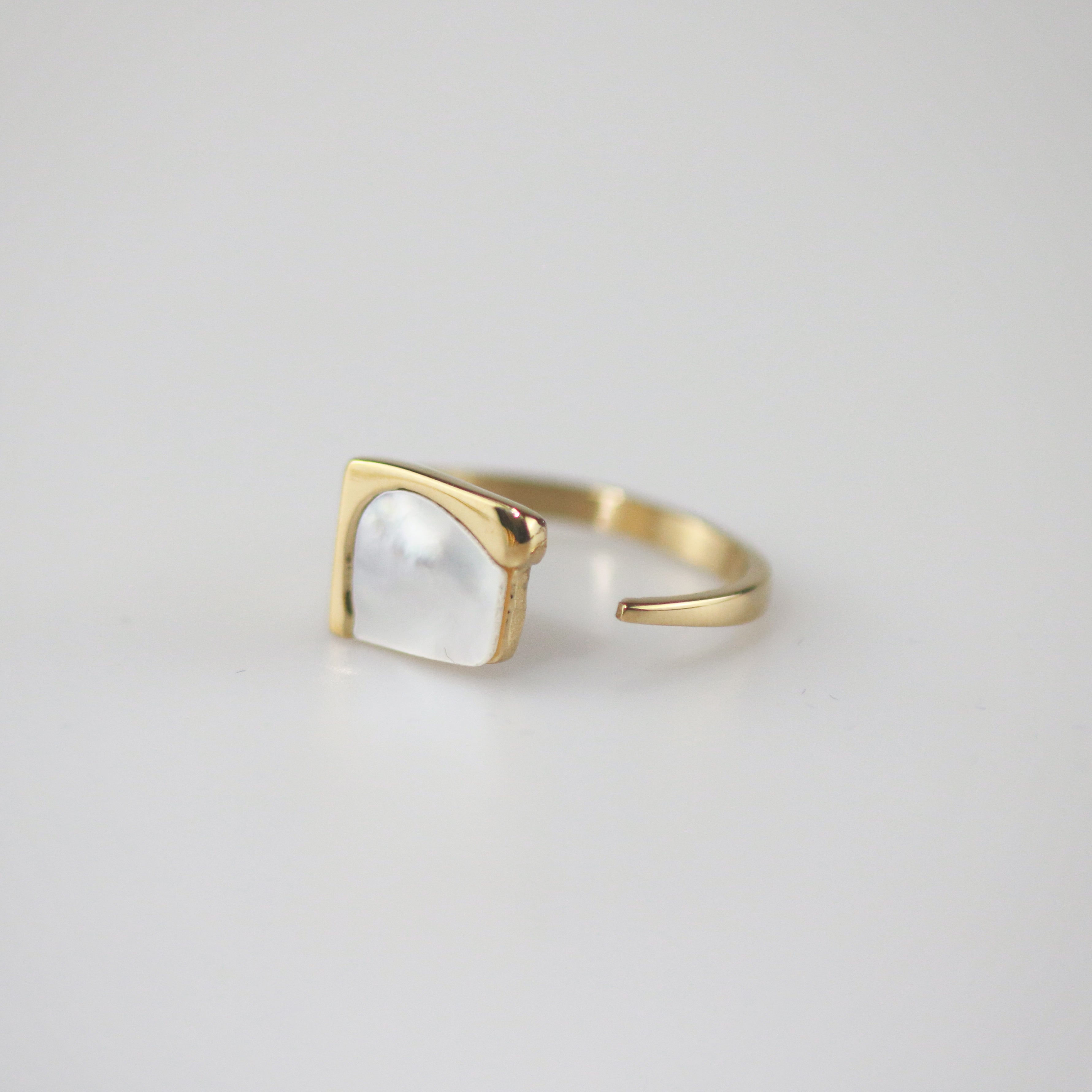 Meideya Jewelry Luna Mother of Pearl Signet Ring