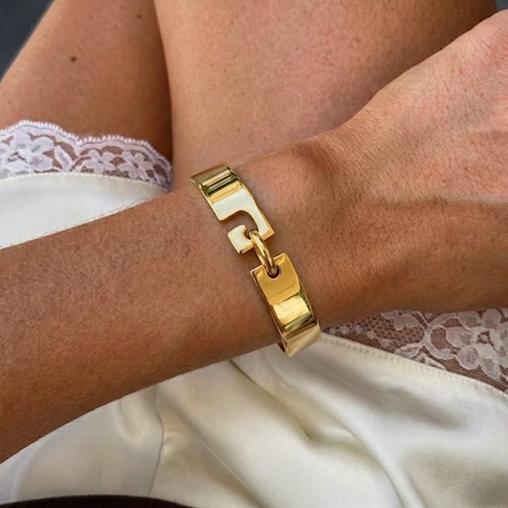 CleoInterlockingBangle2