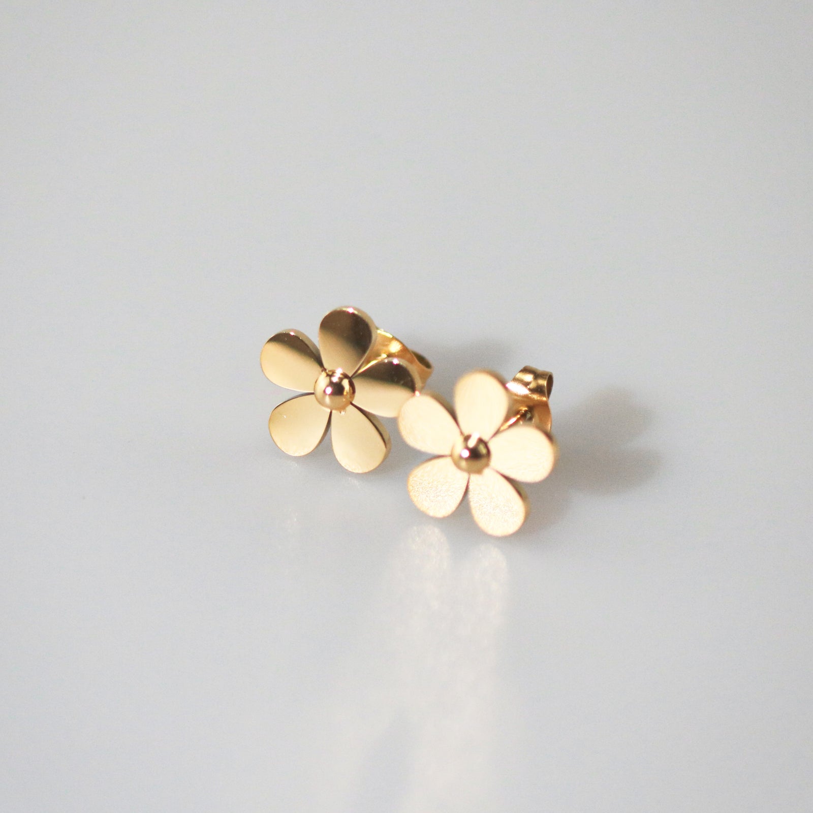 Meideya Jewelry Flower Stud Earrings gold
