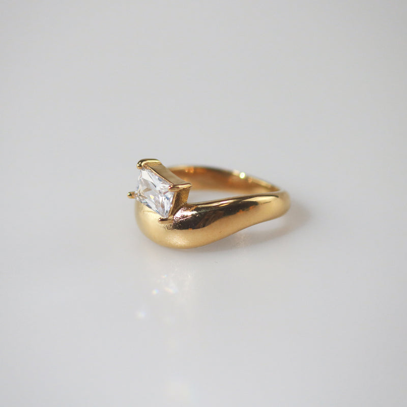 Meideya Jewelry Gold Solitaire Wave Ring