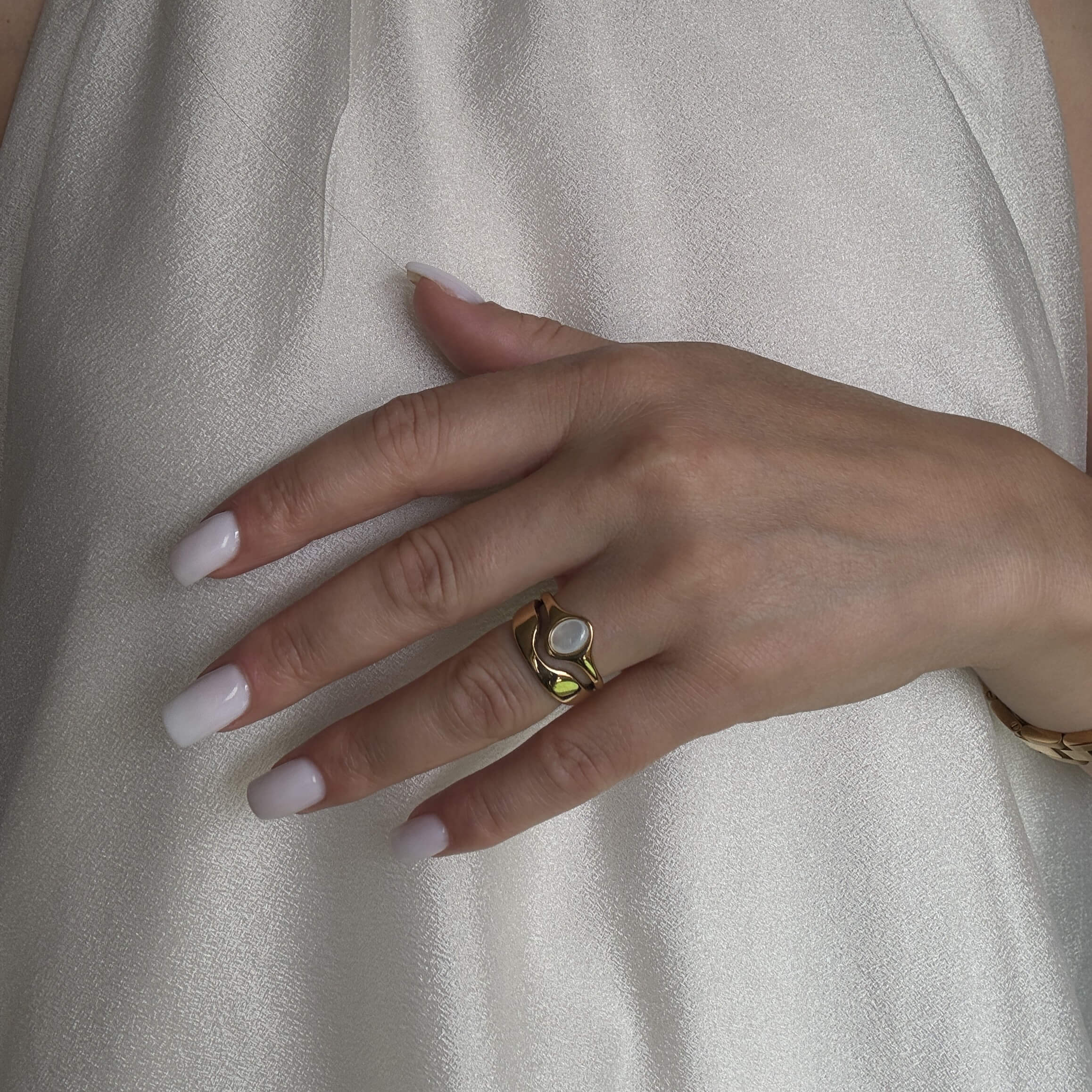 Hugo Ring - White Mother of Pearl
