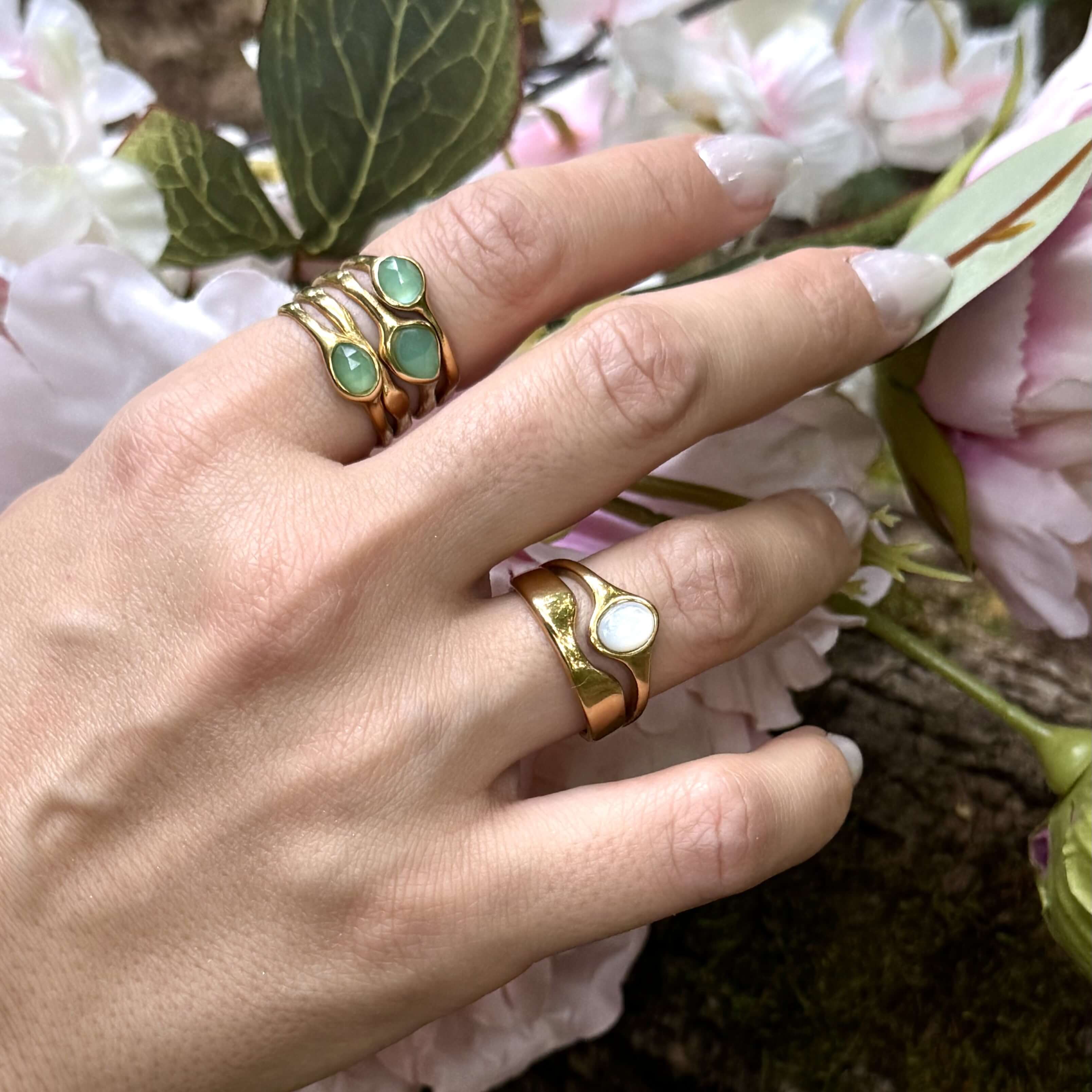 Hugo Ring - White Mother of Pearl