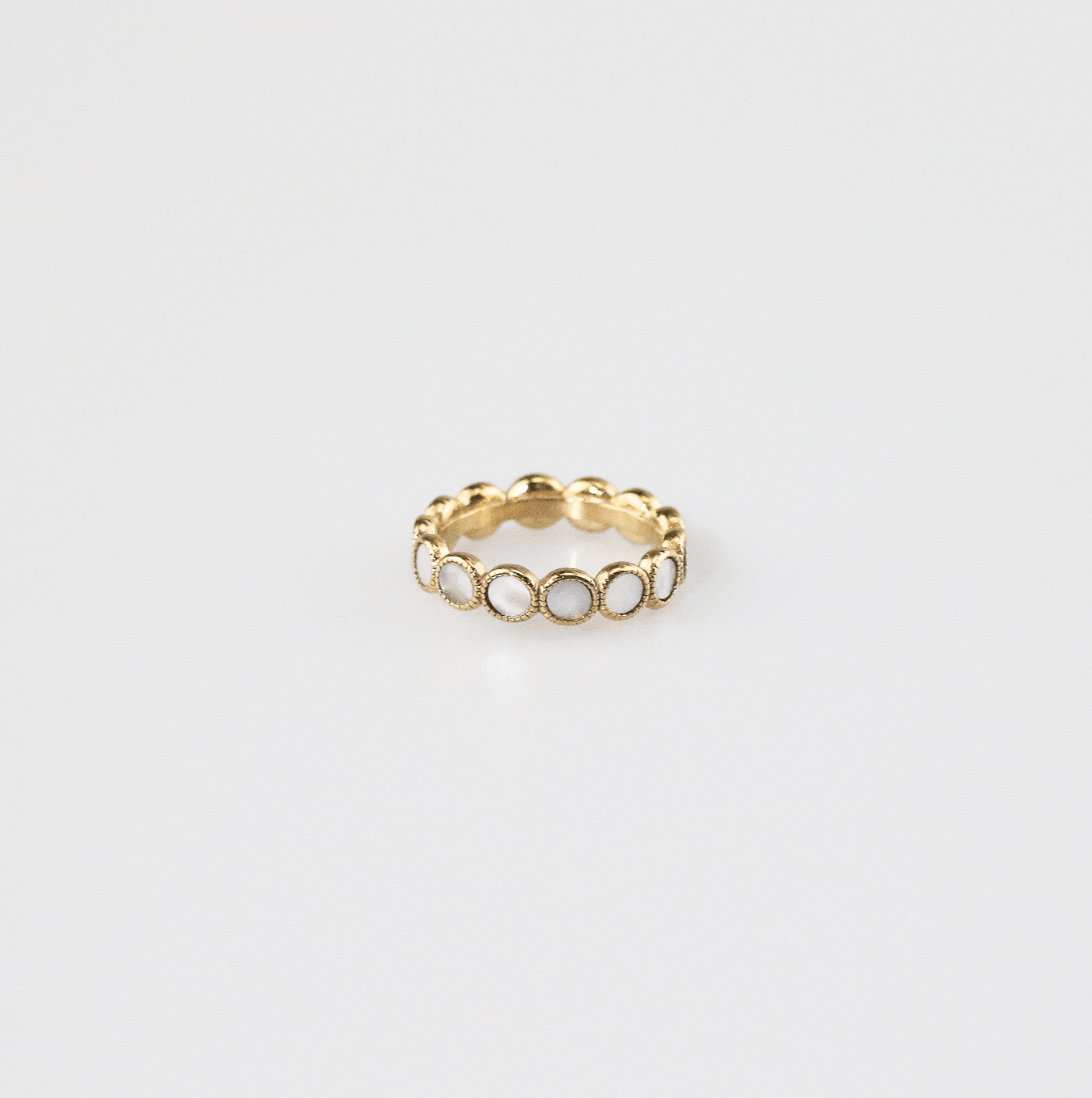 Mother of Pearl Eternity-Ring