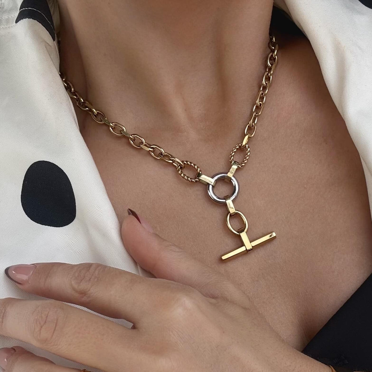 Two_Tone_Toggle_Necklace