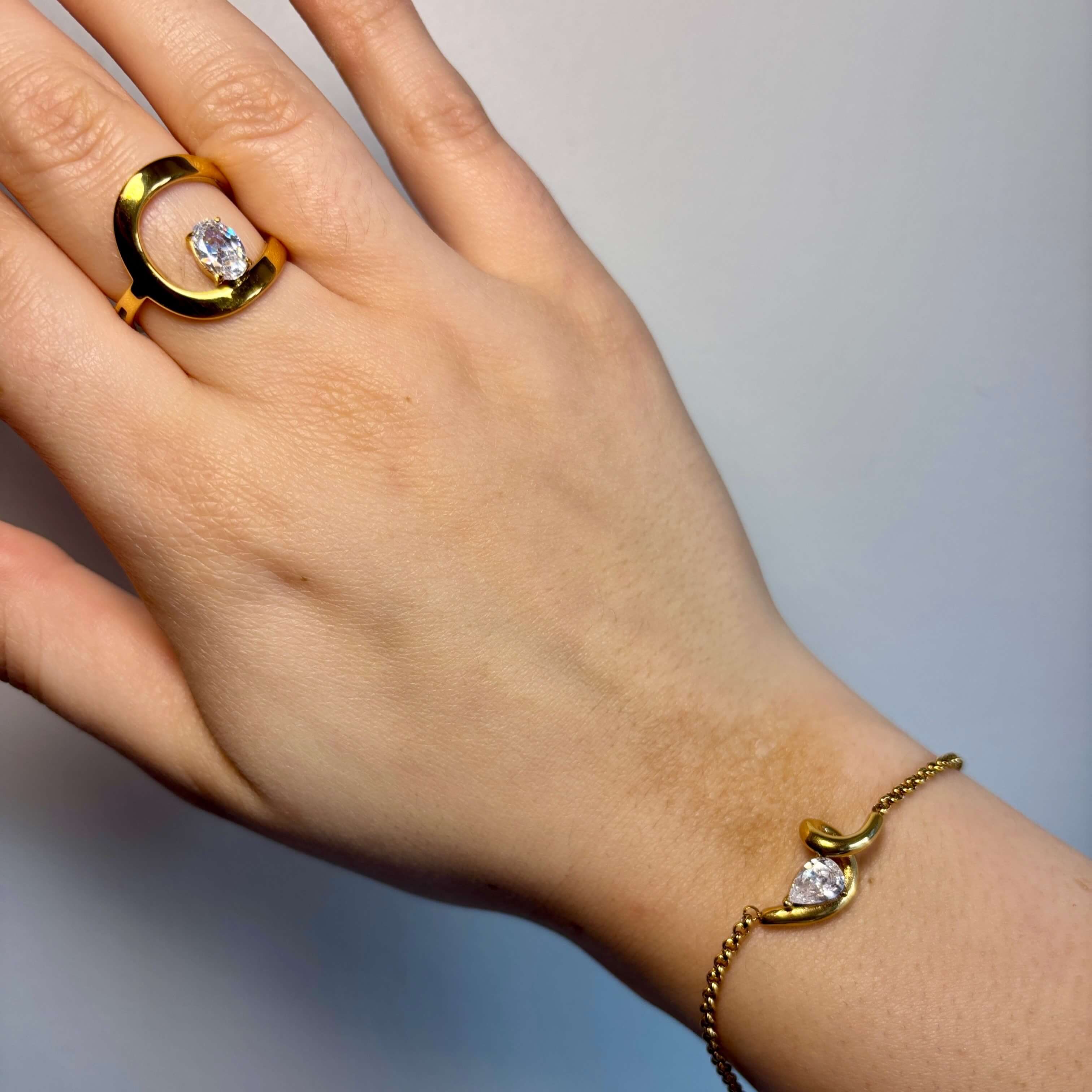 Teardrop Curve Bracelet