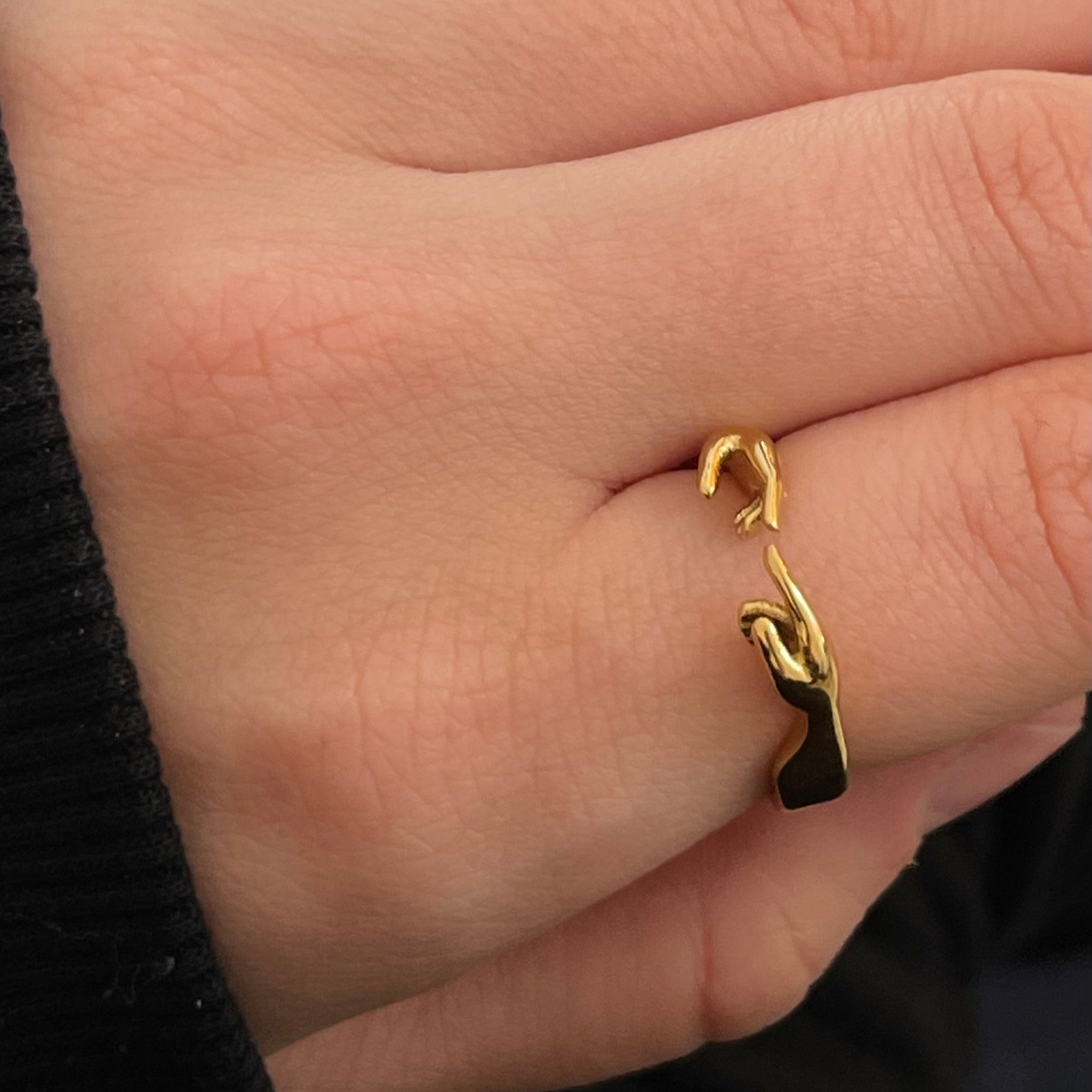 hands ring gold