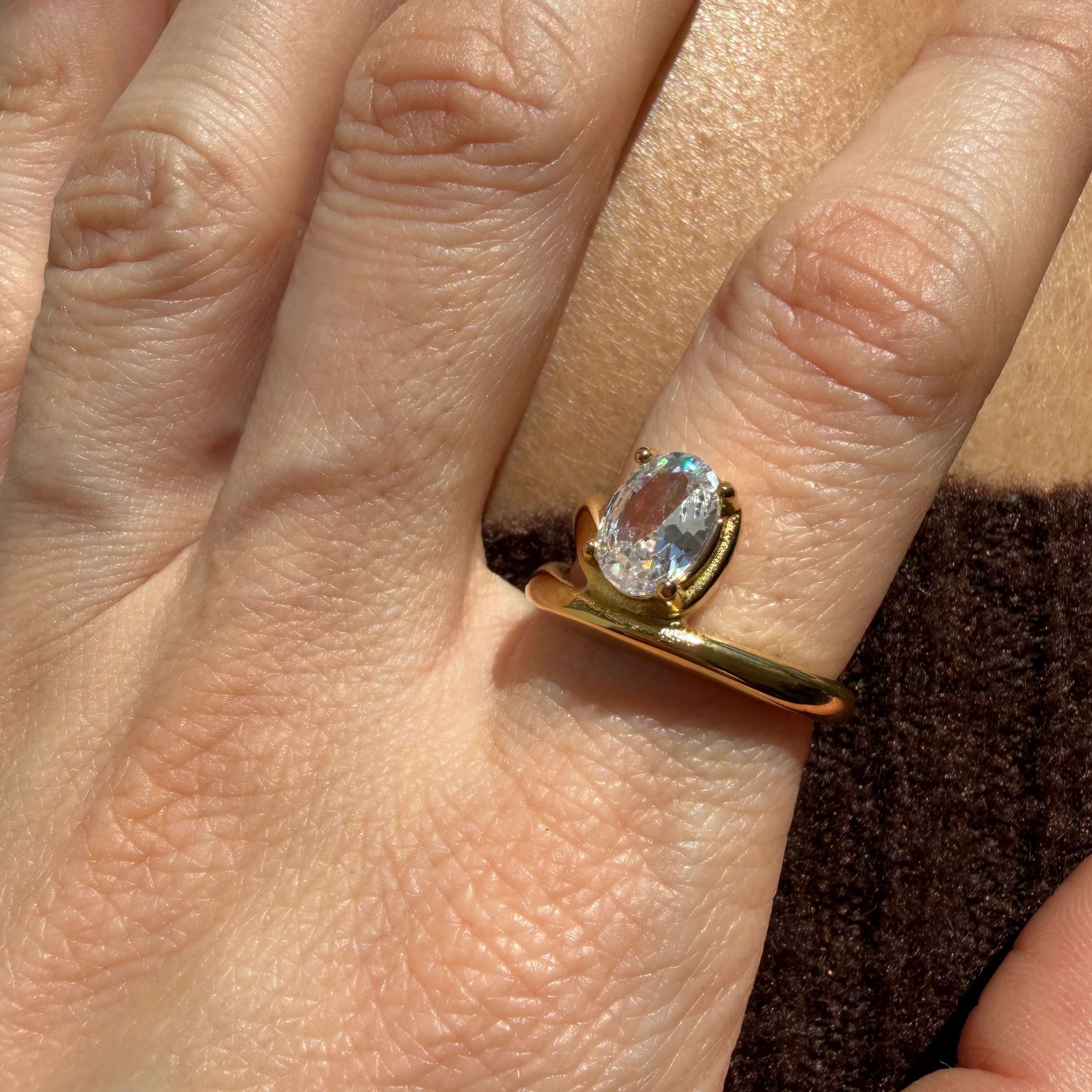 Solitaire Unite Curve Ring