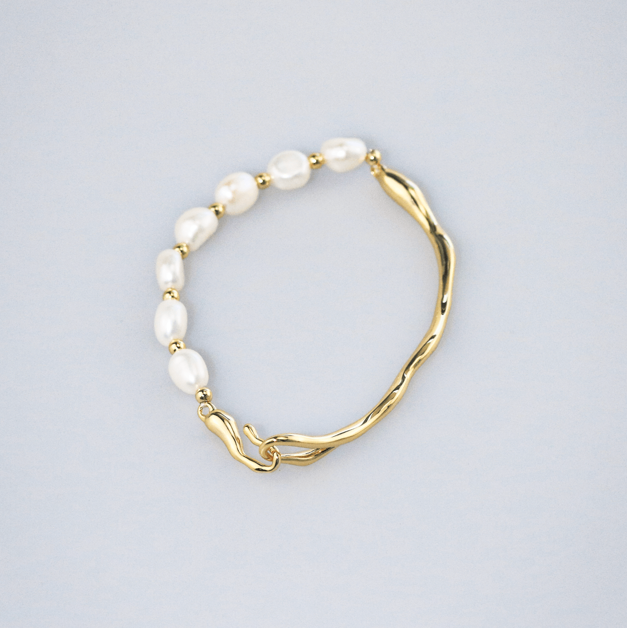 pearl & gold bracelet
