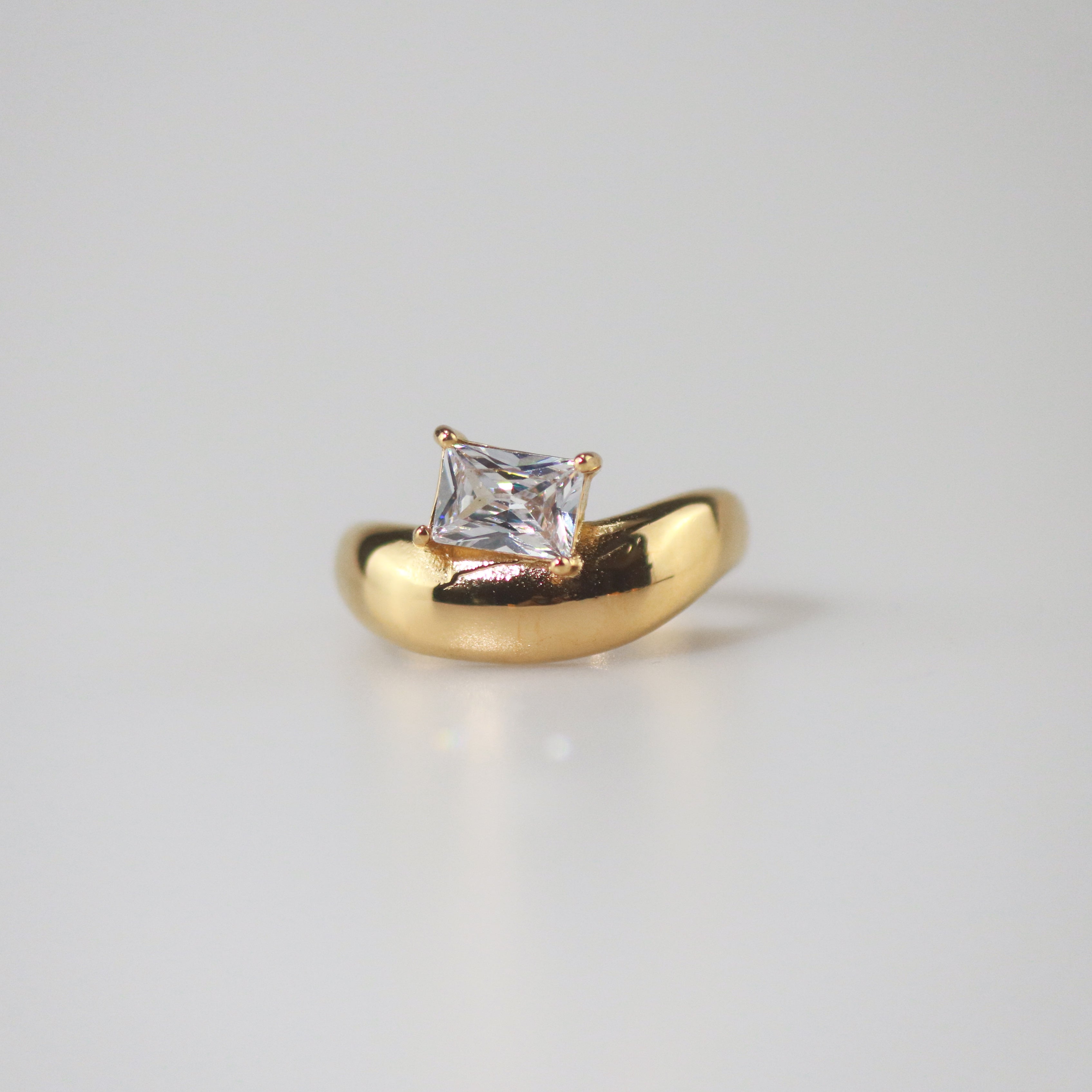 solitaire wave ring in stainless steel, waterproof jewelry for women