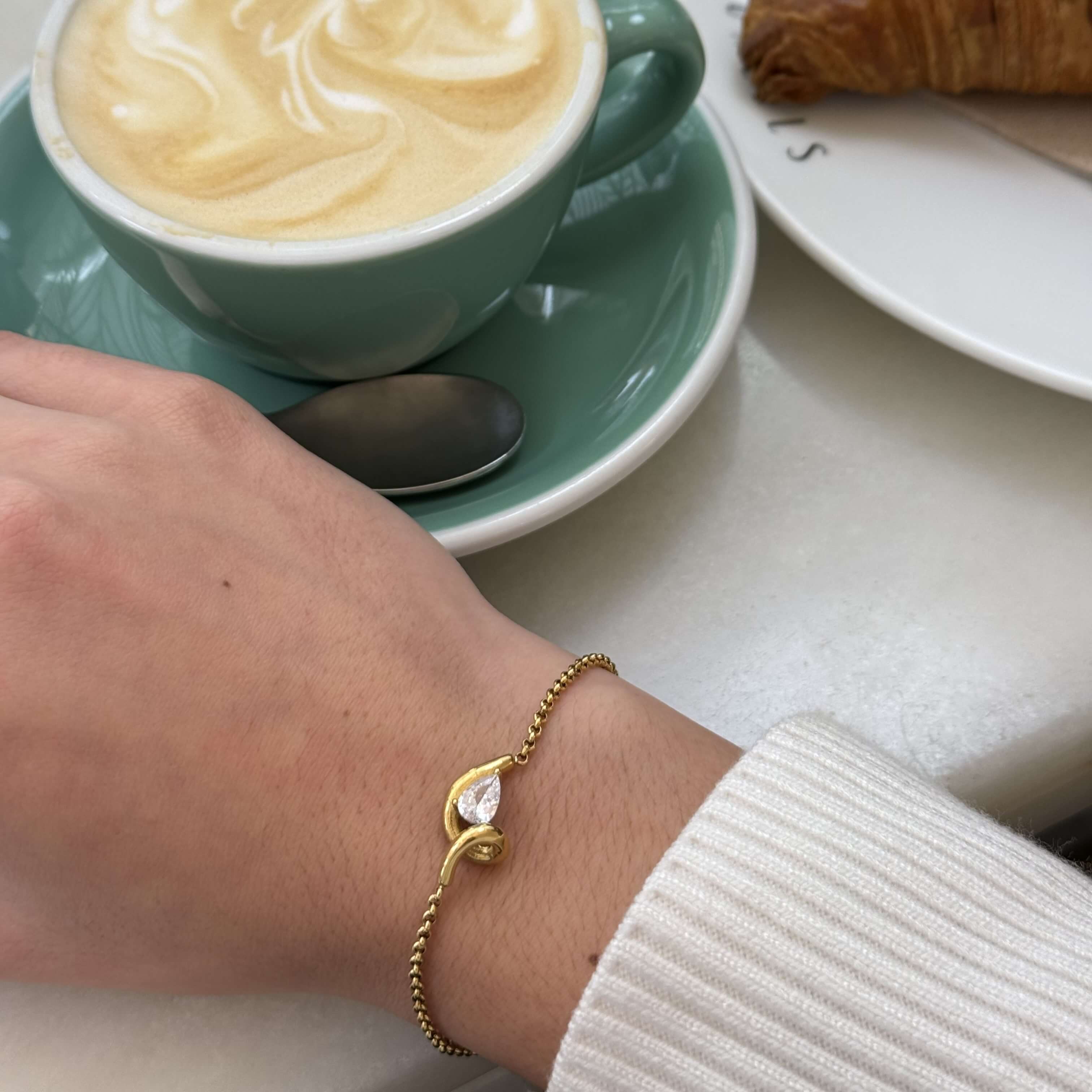 Teardrop Curve Bracelet