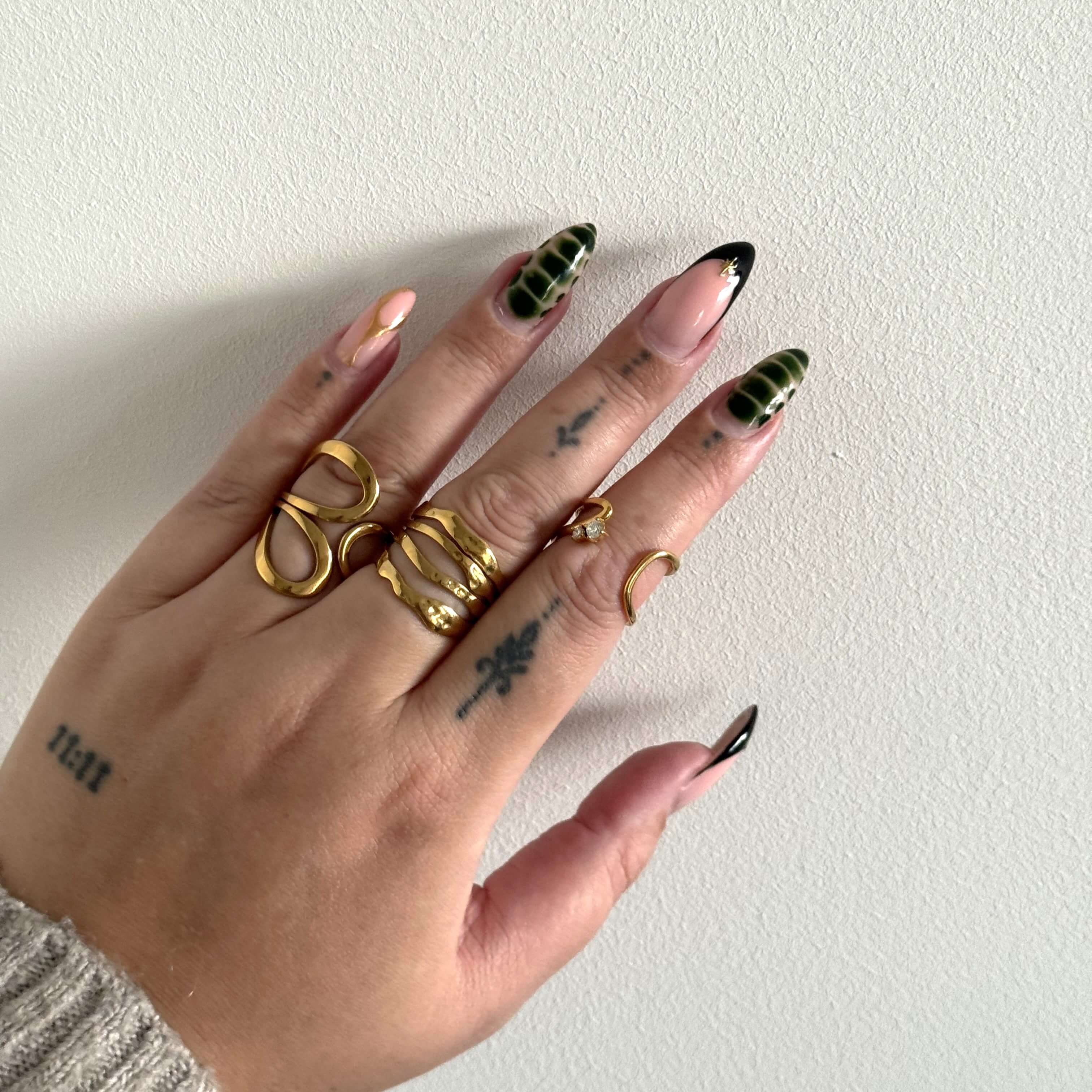 Vera Curve Twin Ring