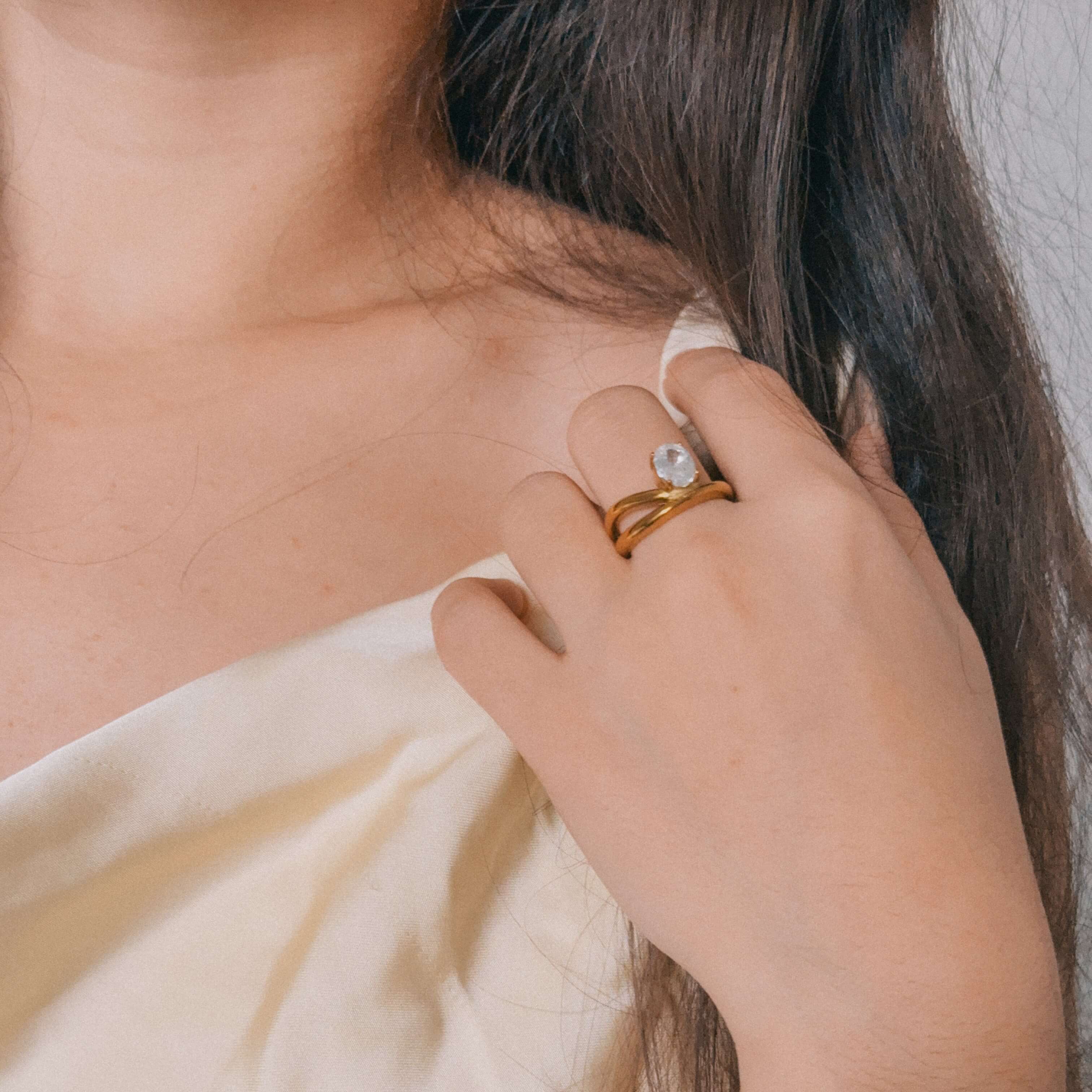 Solitaire Unite Curve Ring