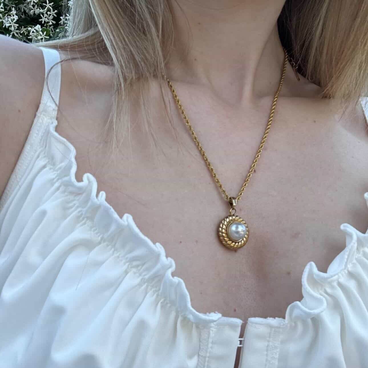 vintage_pearl_pendant_necklace