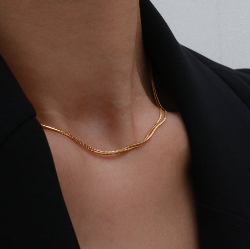 thin chain necklace in 18k gold plated stainless steel